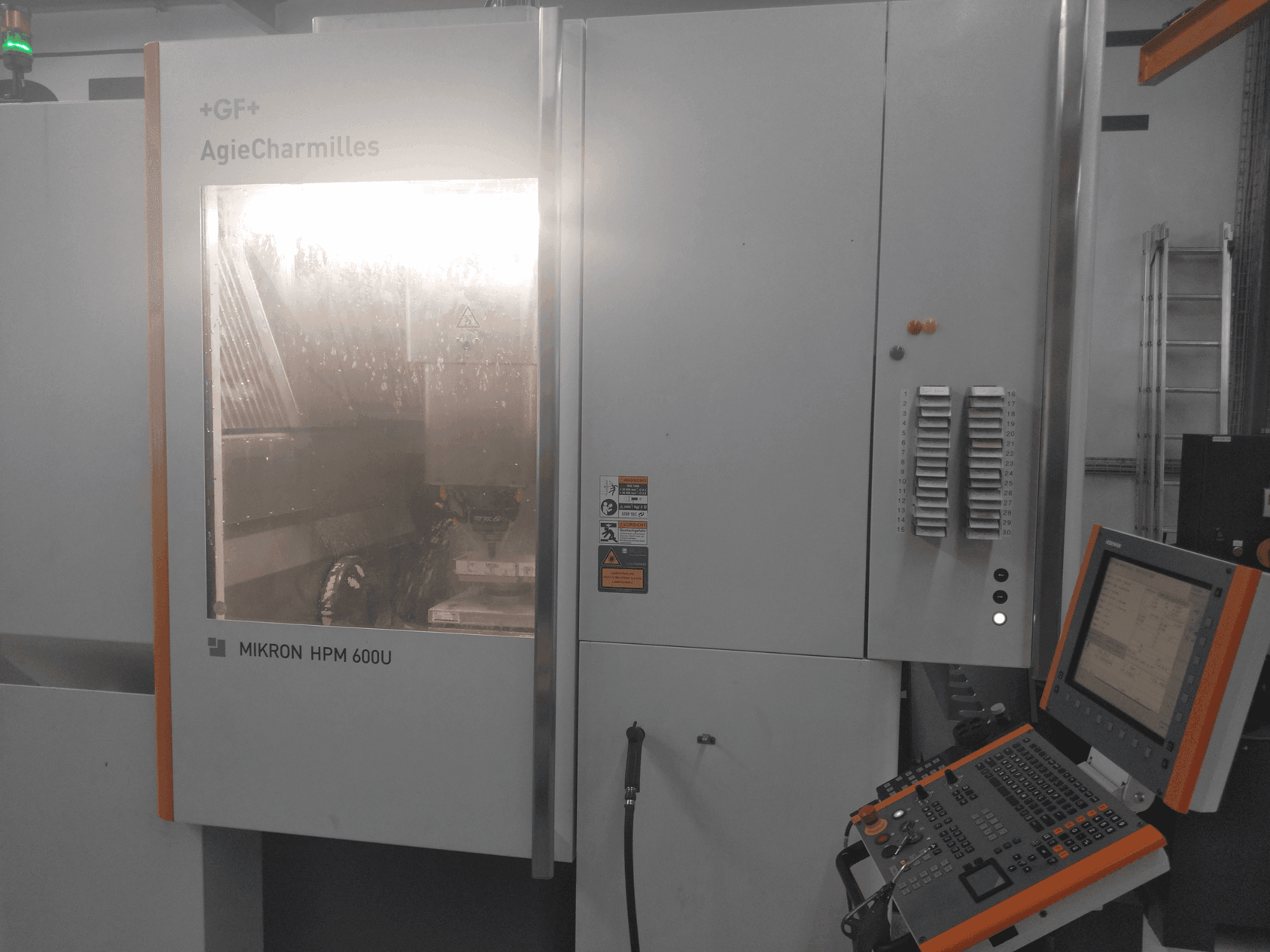 Mašīnas MIKRON HPM 600U  pretskats