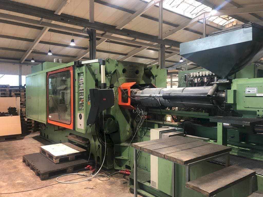 Mašīnas Windsor W1000 kreisās malas  skats