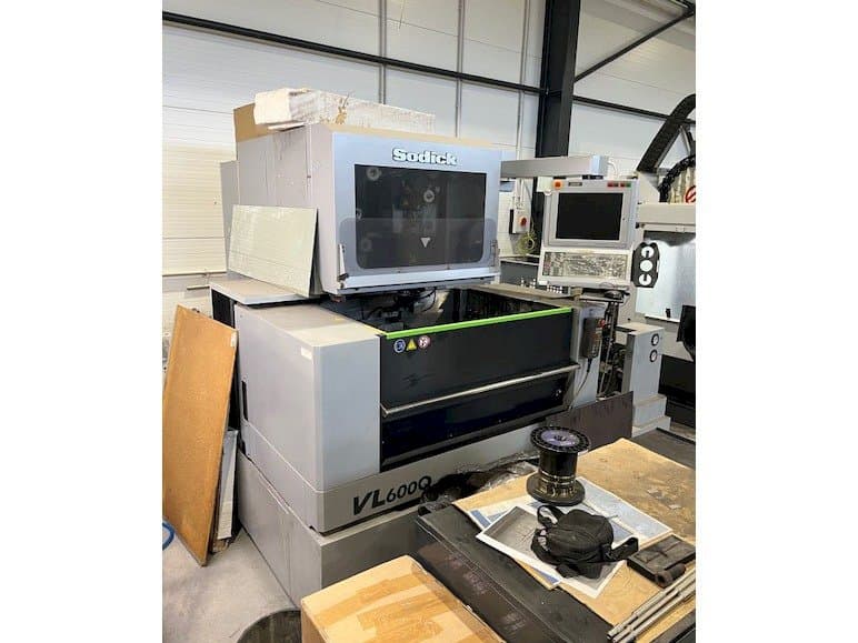 Mašīnas Sodick VL600Q  pretskats