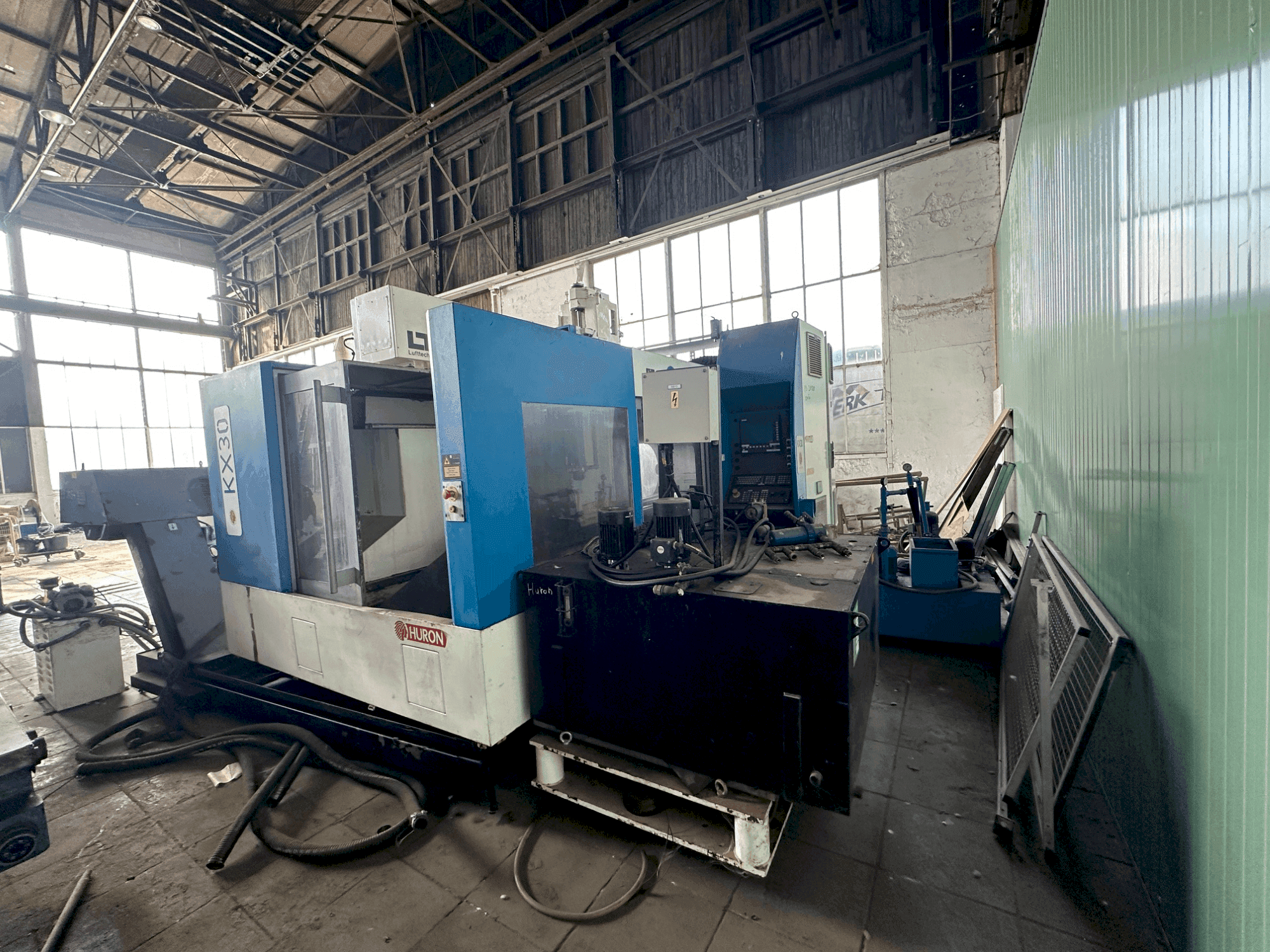 Mašīnas Huron KX30  pretskats