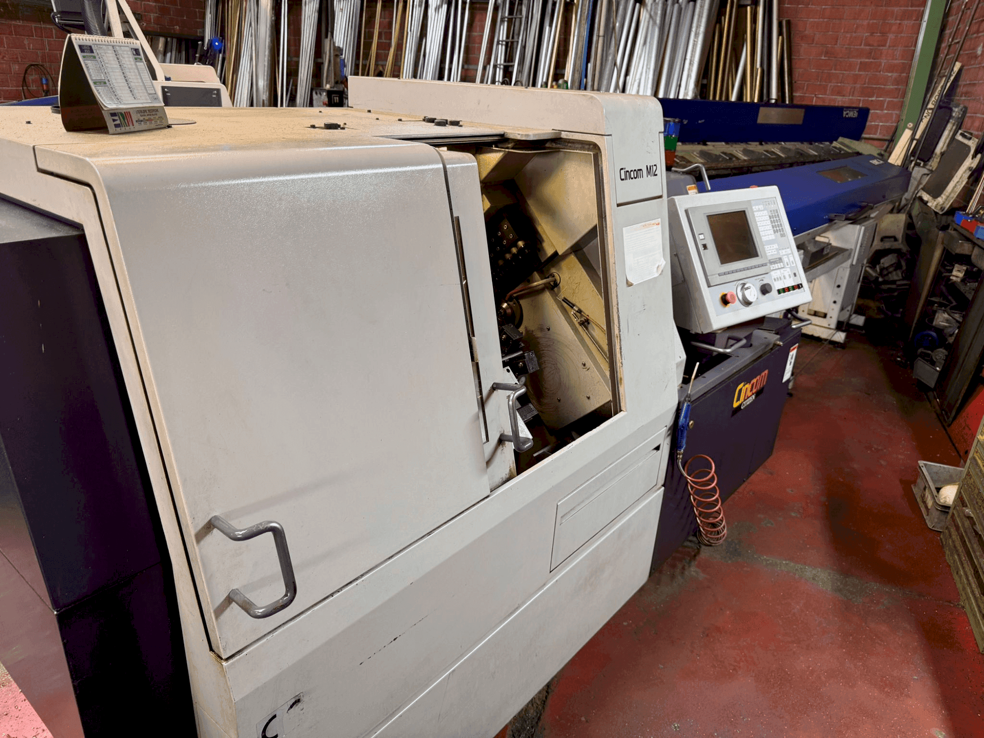 Mašīnas Citizen CINCOM M12  pretskats