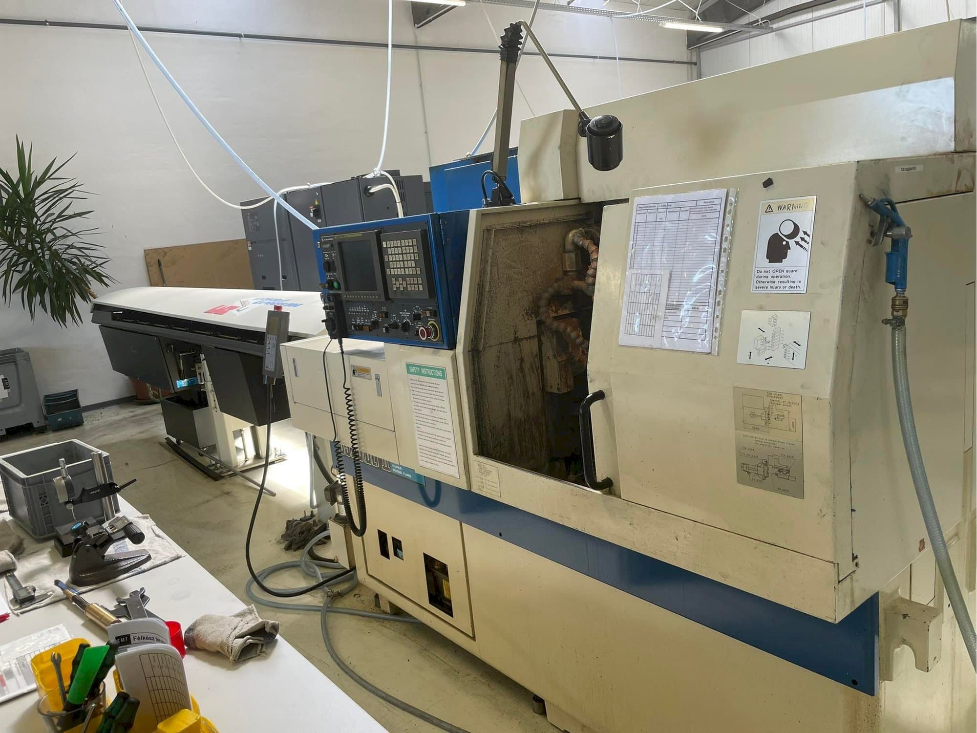 Mašīnas TSUGAMI BS20-II labās malas skats