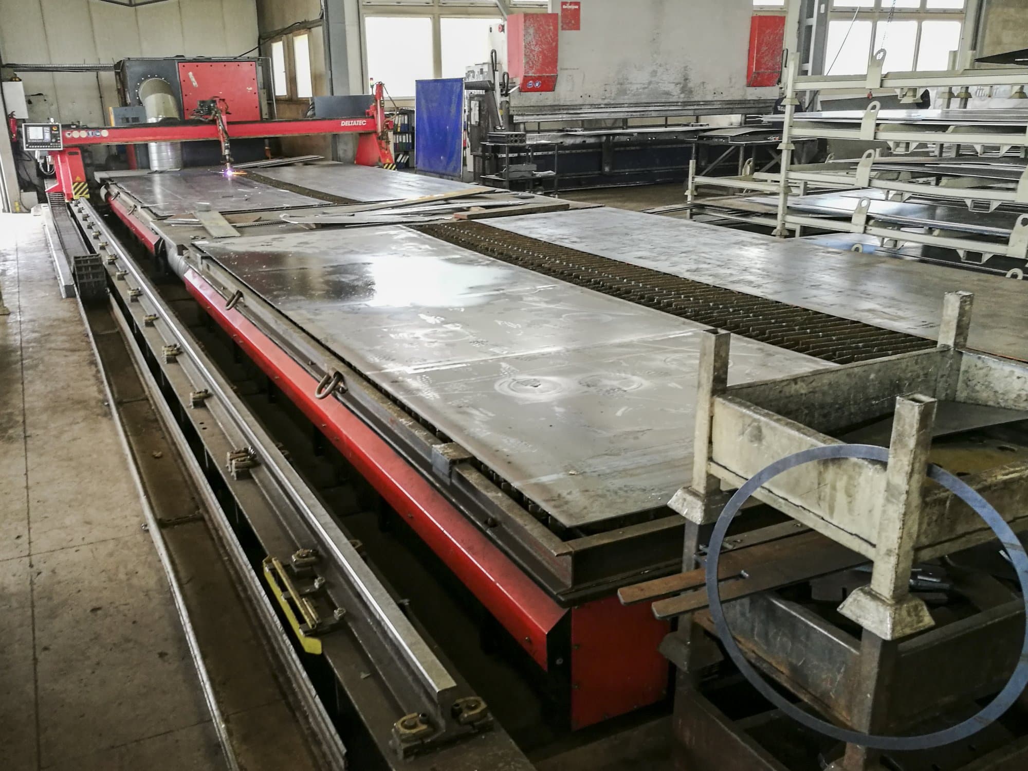 Mašīnas KOIKE DELTATEC skats  no kreisās puses