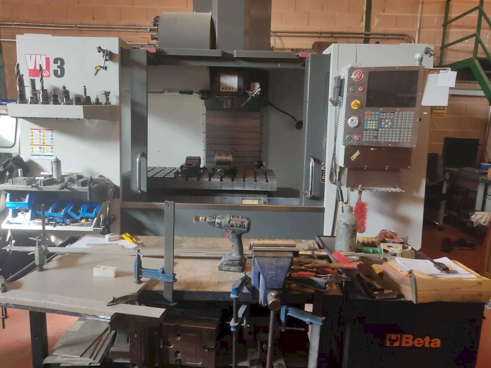 Mašīnas HAAS VM-3  pretskats