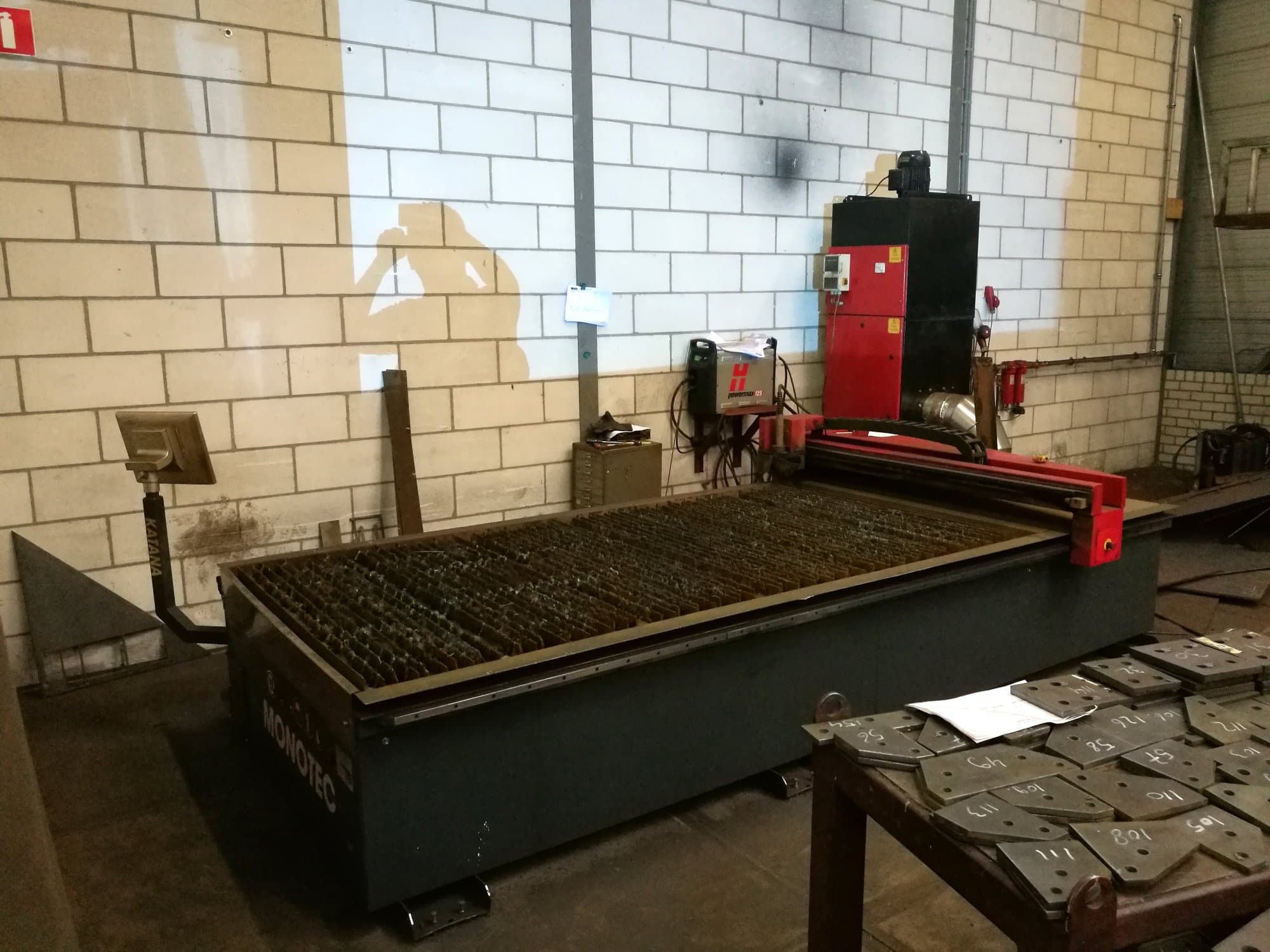 Mašīnas KOIKE MONOTEC skats  no kreisās puses