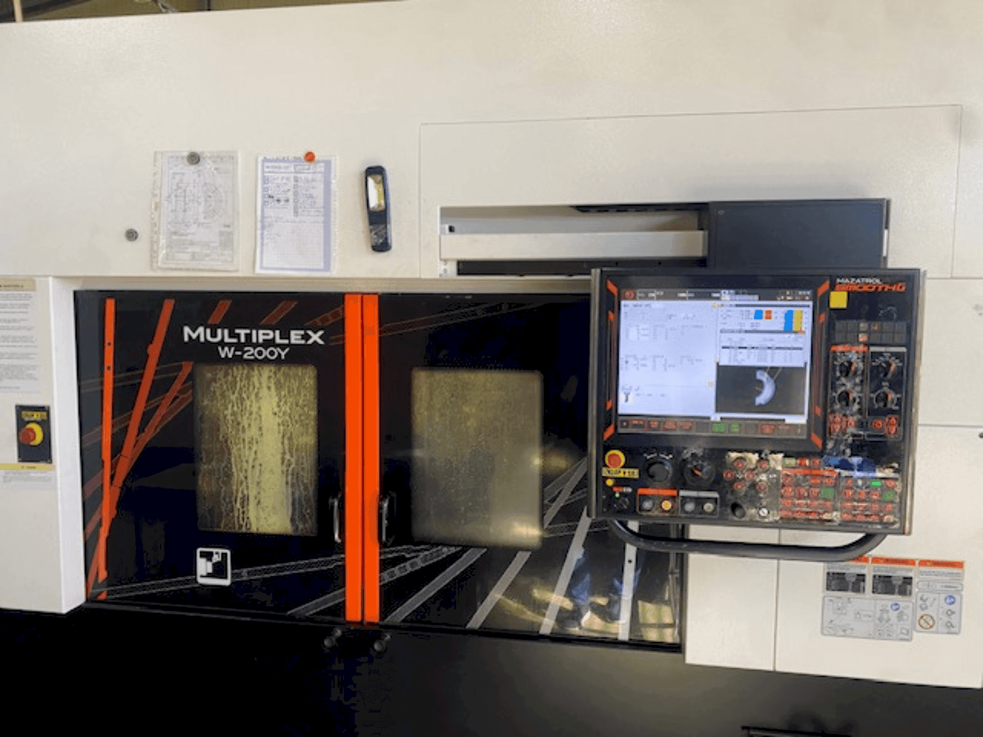 Mašīnas Mazak multiplex 200 y  pretskats