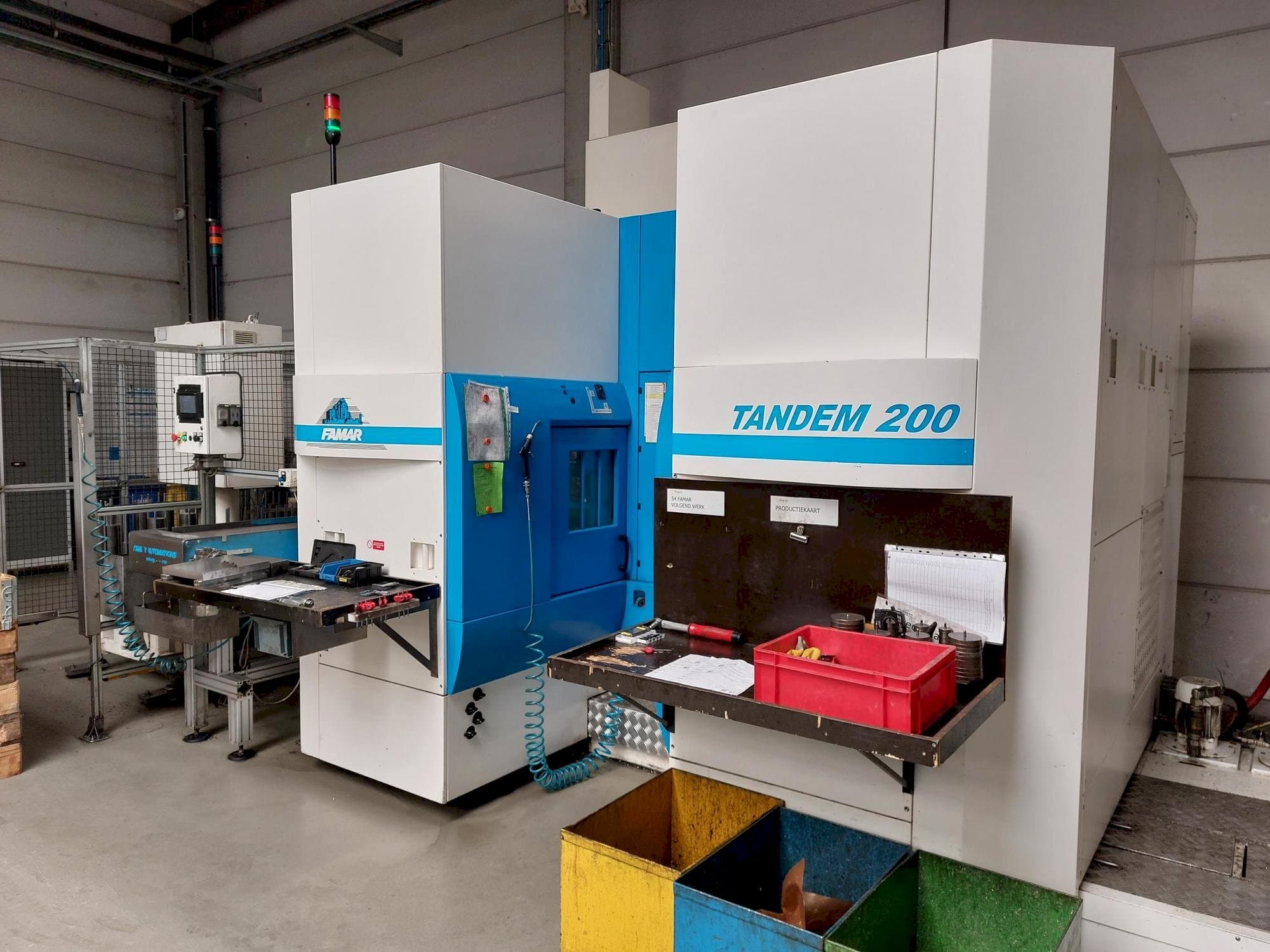 Mašīnas Famar Tandem 200  pretskats