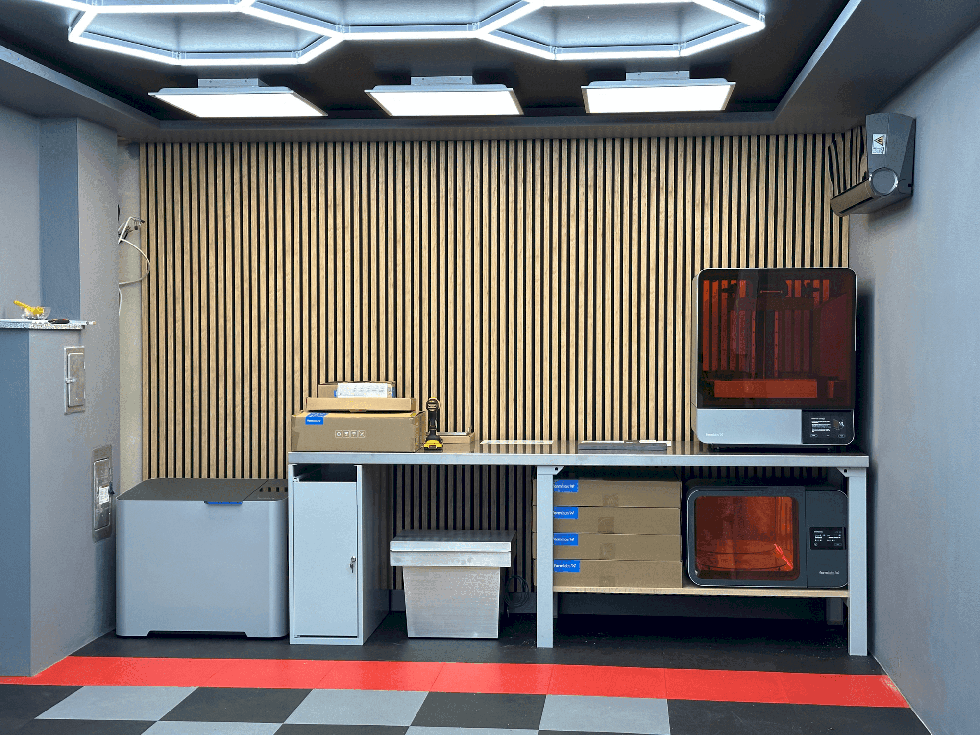 Mašīnas FORMLABS 4L  pretskats