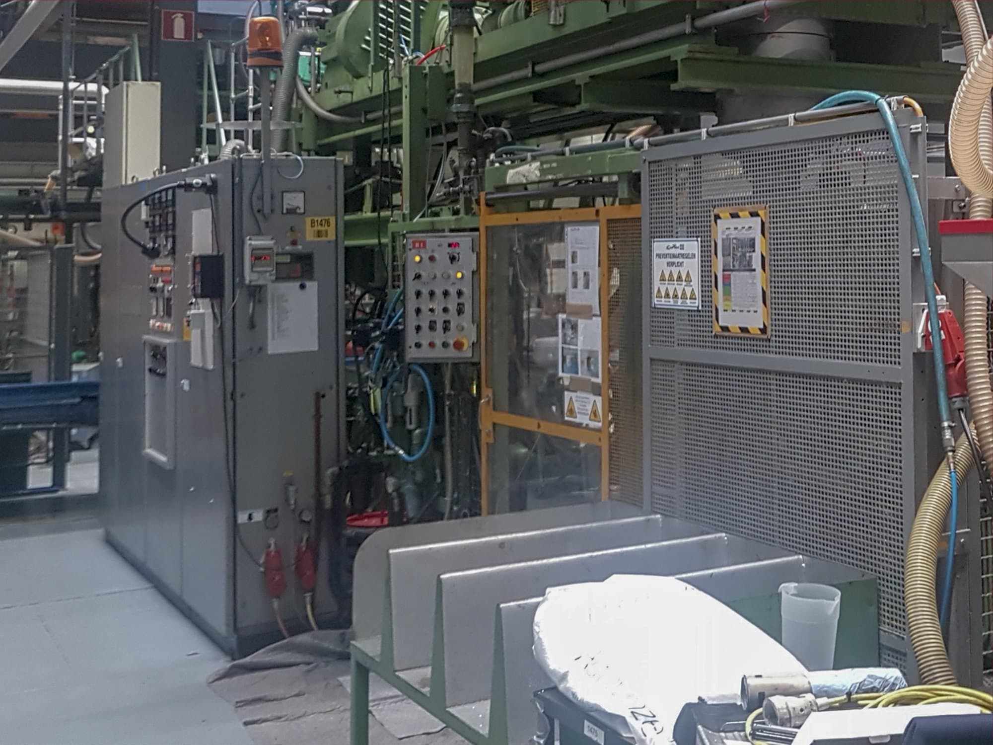 Mašīnas BEKUM BA 20 M / S 901 skats  no labās puses