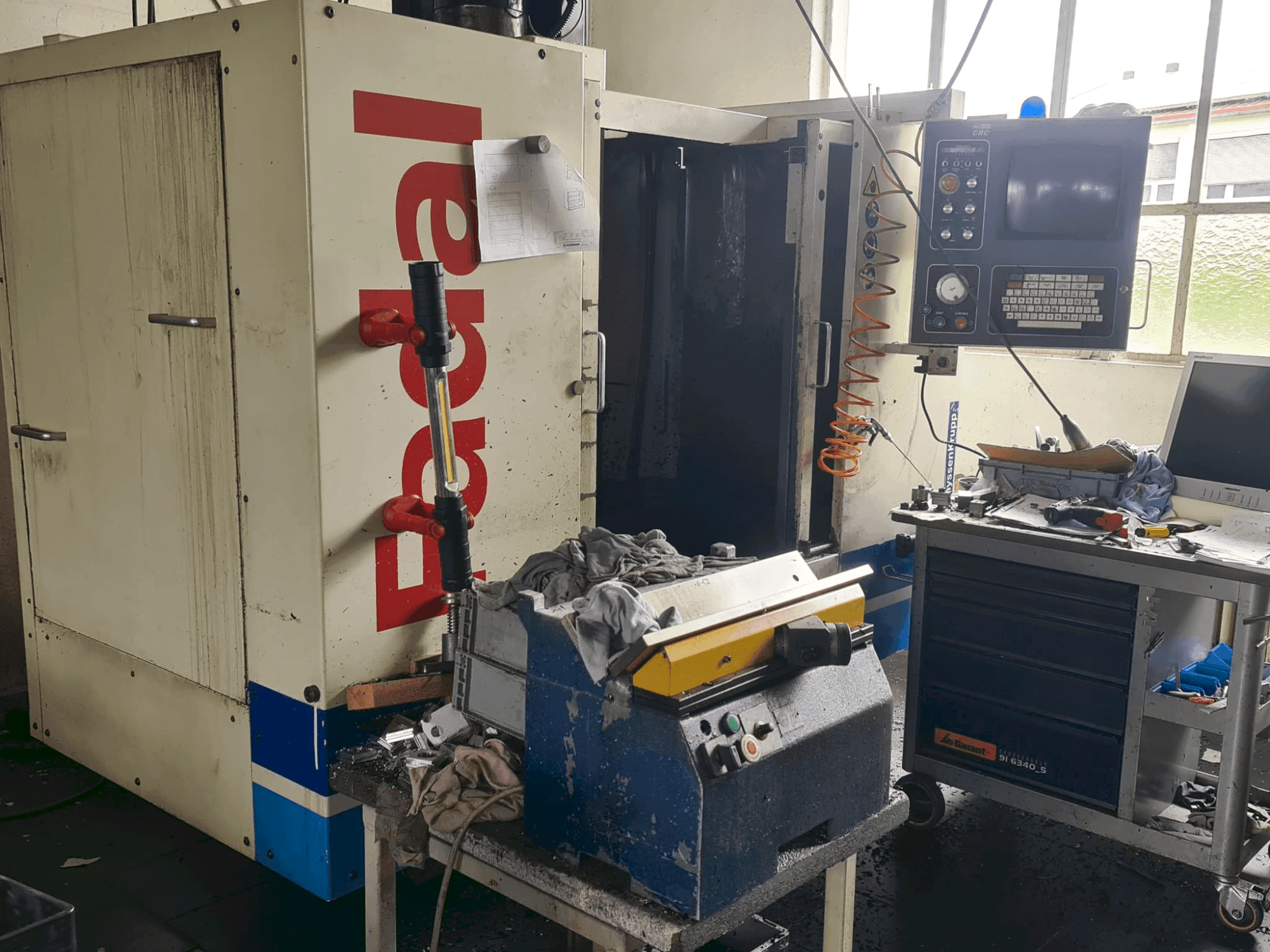 Mašīnas FADAL 910  pretskats