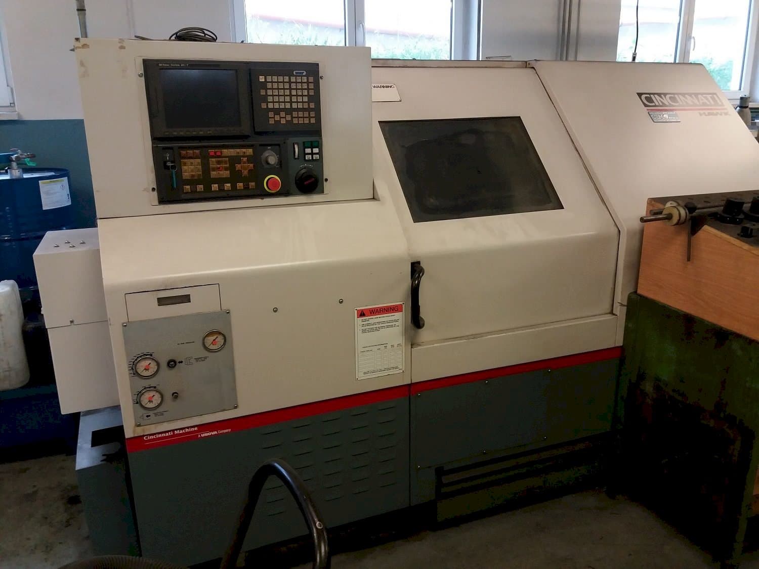 Mašīnas Cincinnati HAWK-200M  pretskats