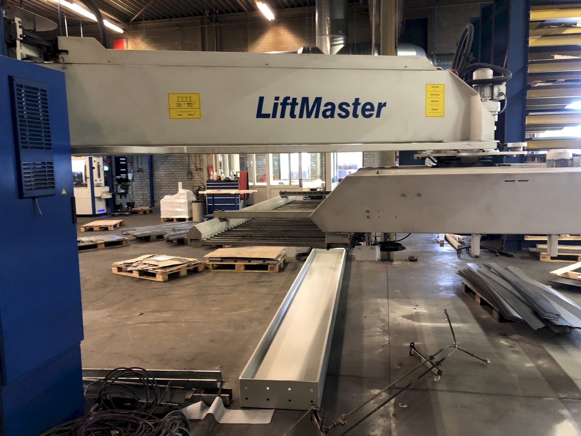 Mašīnas Trumpf Liftmaster  pretskats
