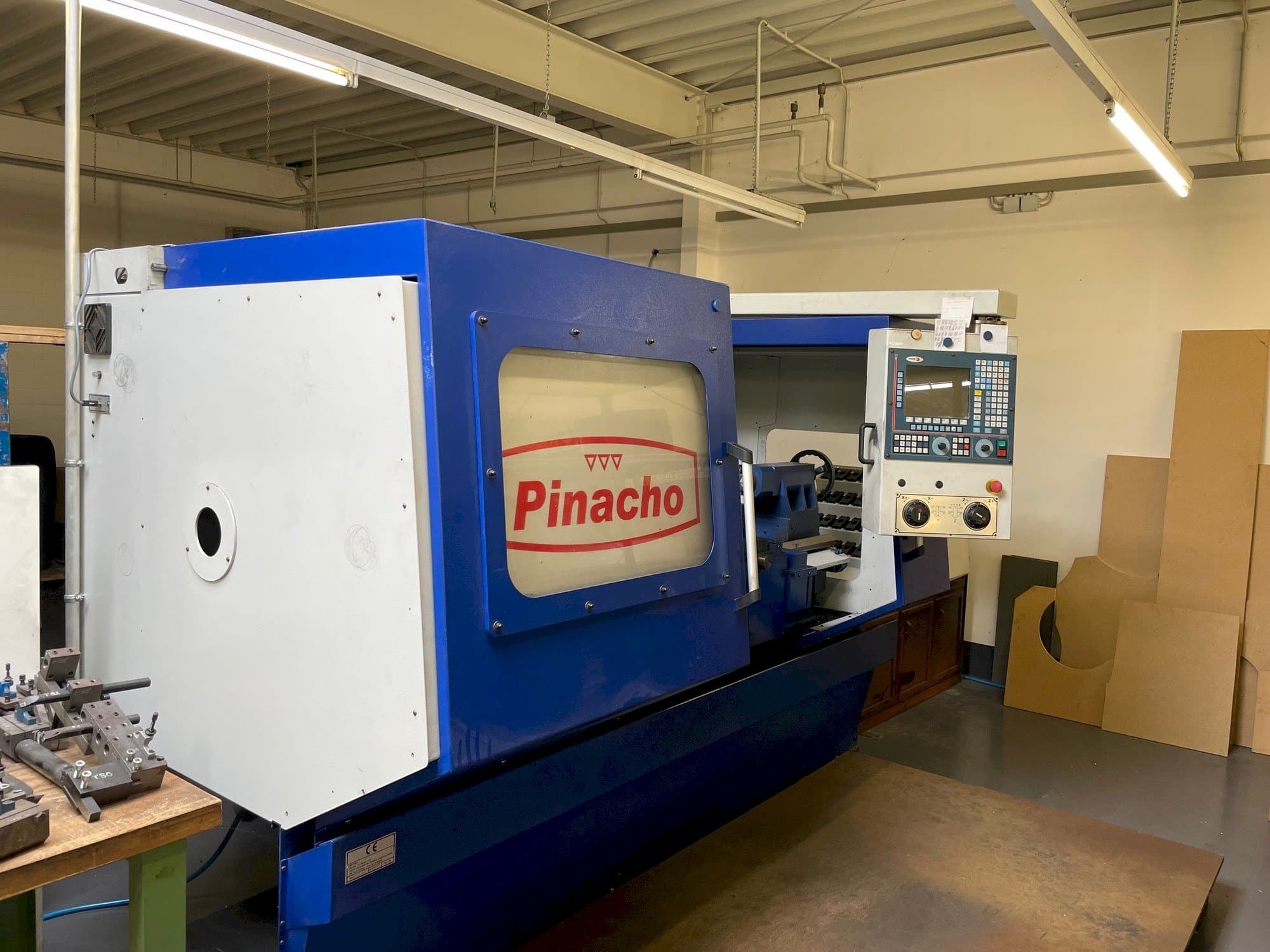 Mašīnas Pinacho CNC 260  pretskats