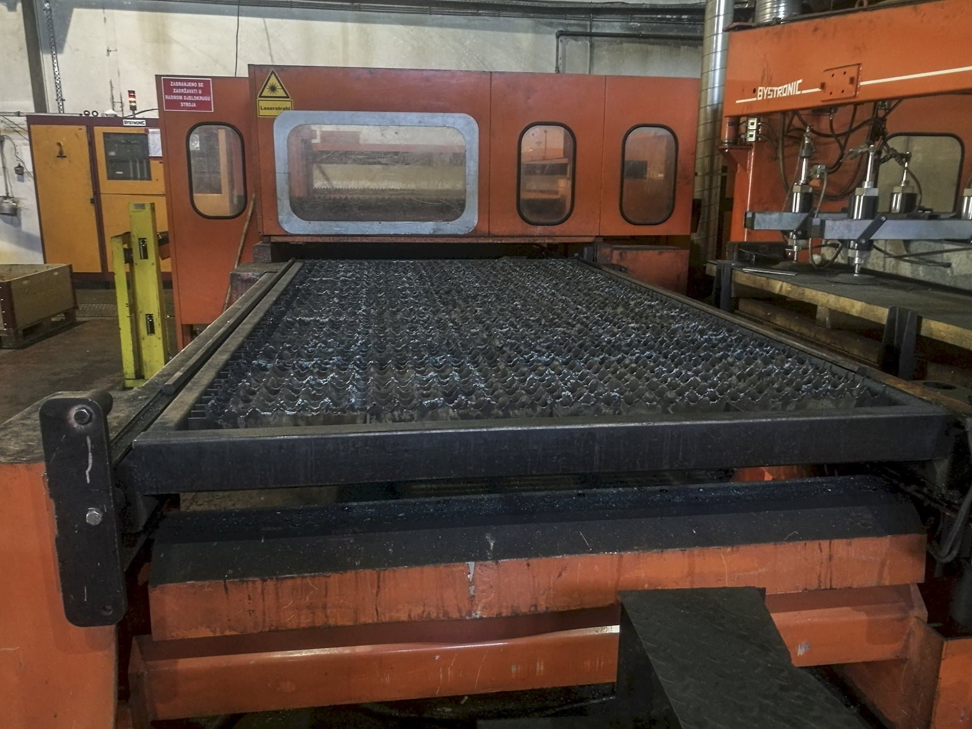 Mašīnas Bystronic Bystar 3015  pretskats