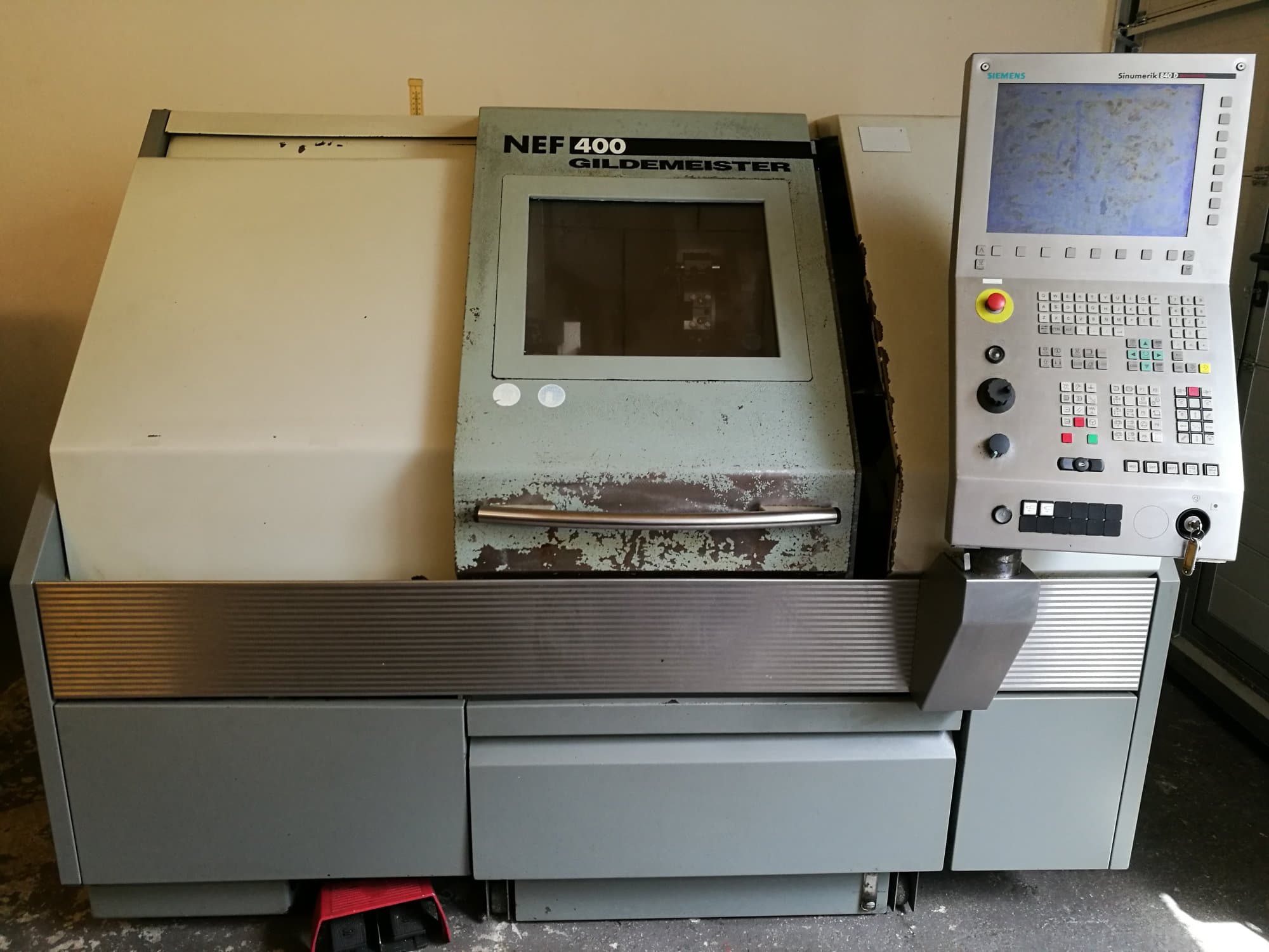 Mašīnas Gildemeister NEF 400  pretskats
