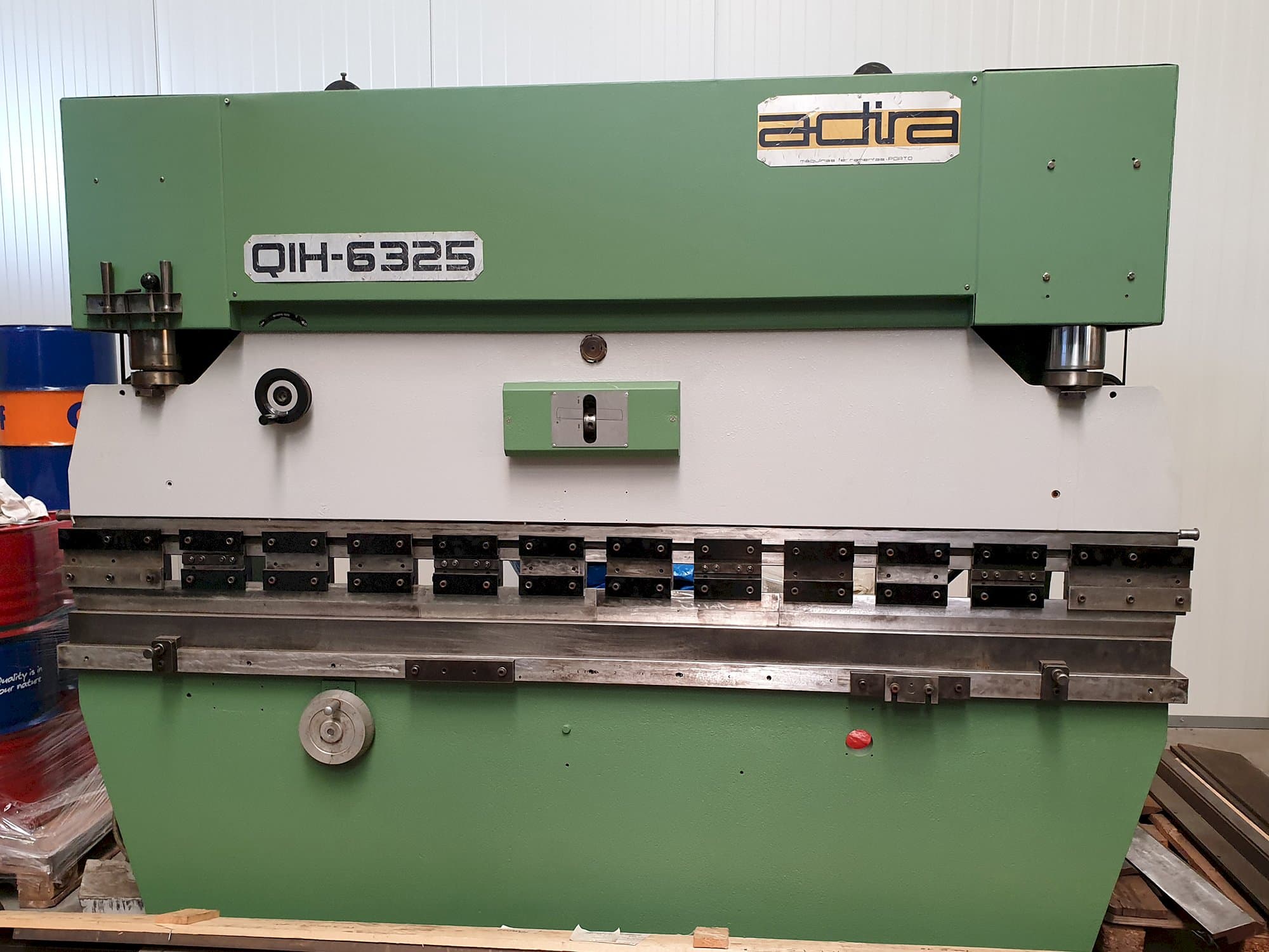 Mašīnas ADIRA QIH 6325  pretskats