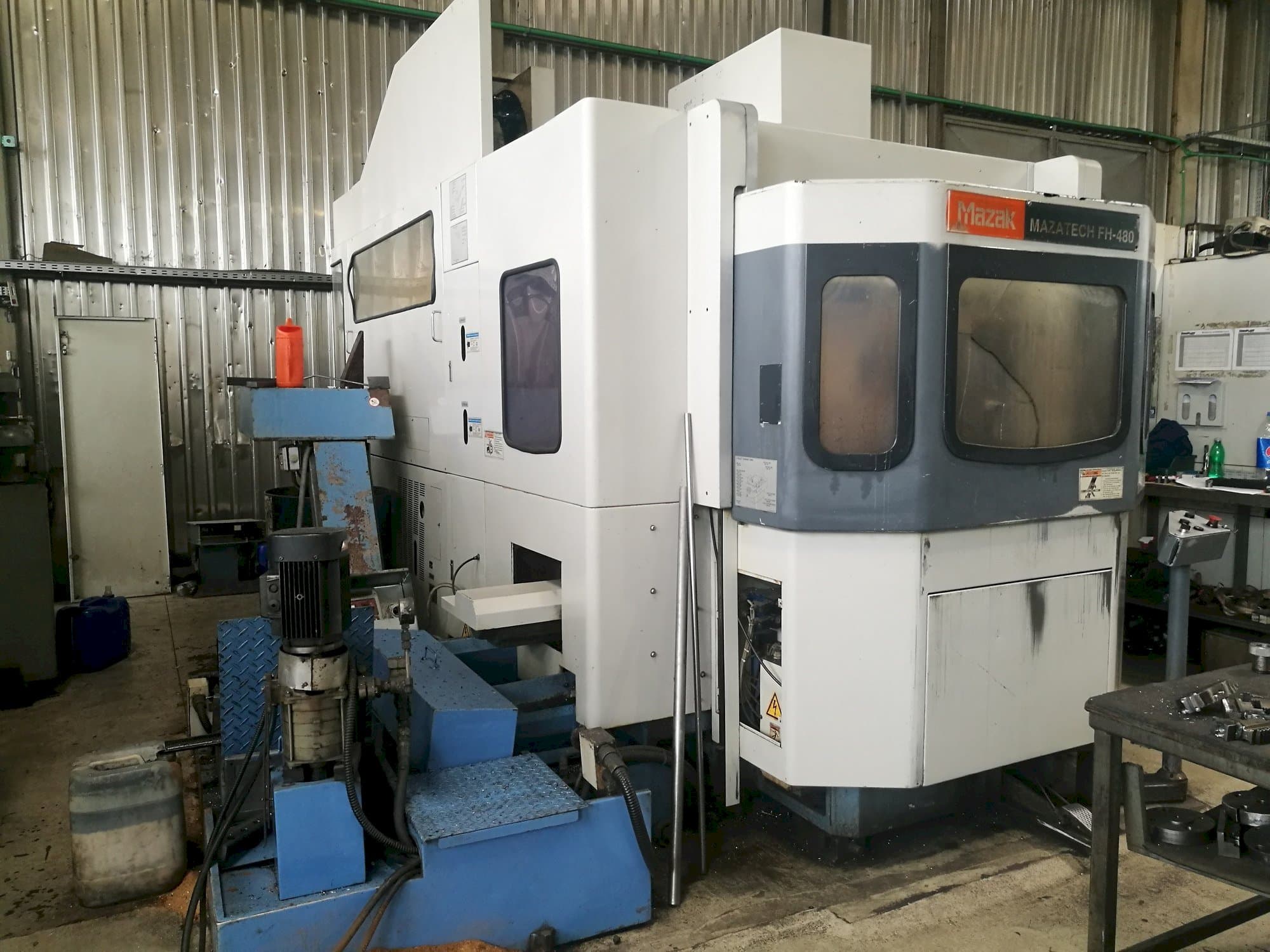 Mašīnas Mazak FH-480 kreisās malas  skats