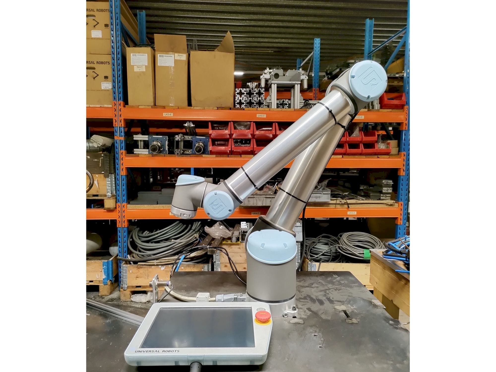 Mašīnas Universal Robots UR10  pretskats