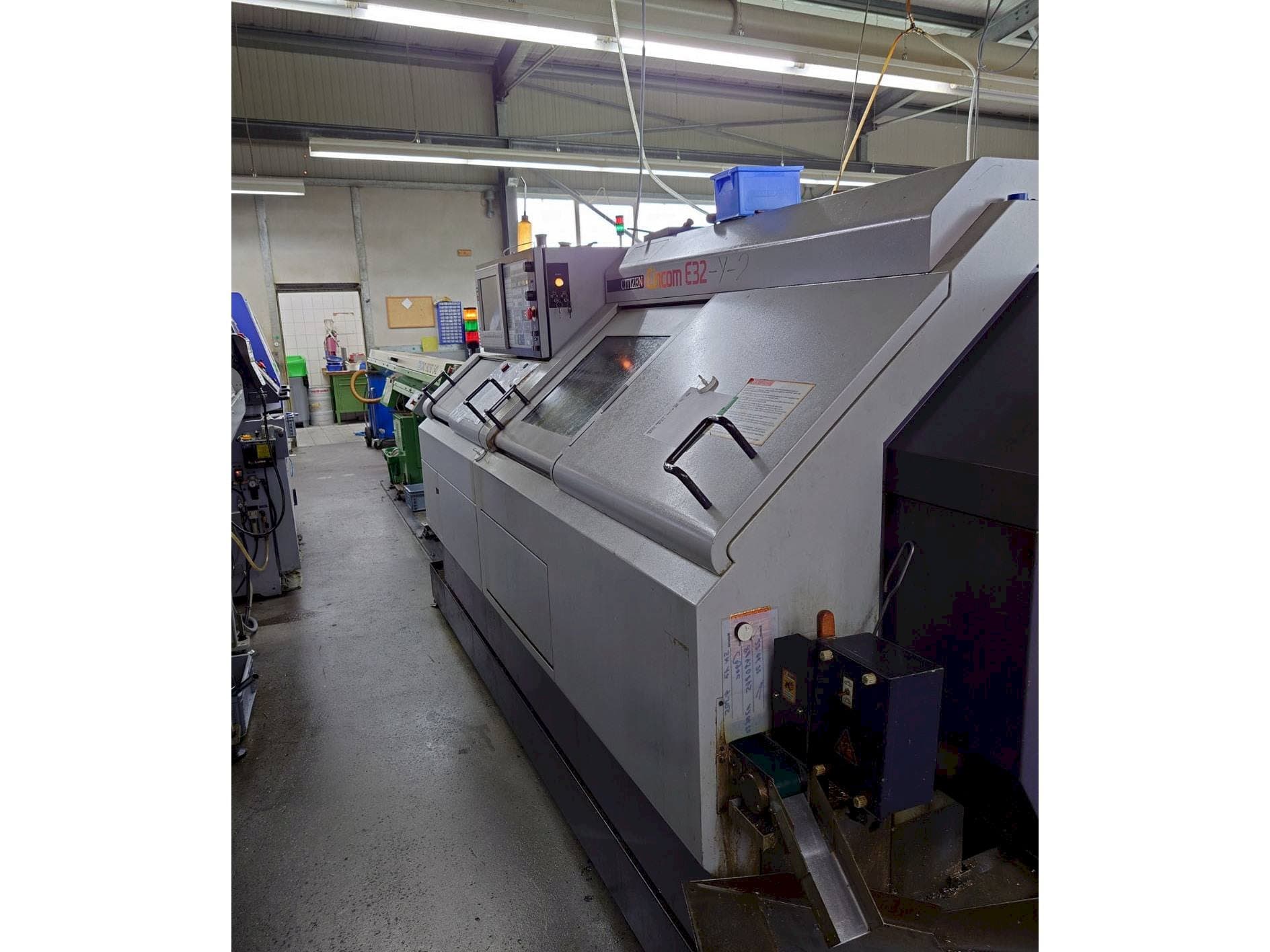 Mašīnas Citizen E32-Y-2 labās malas skats