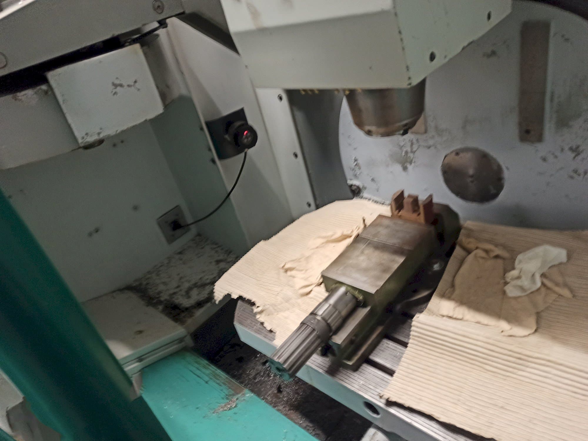 Mašīnas DECKEL MAHO DMU 50 T darba  telpa