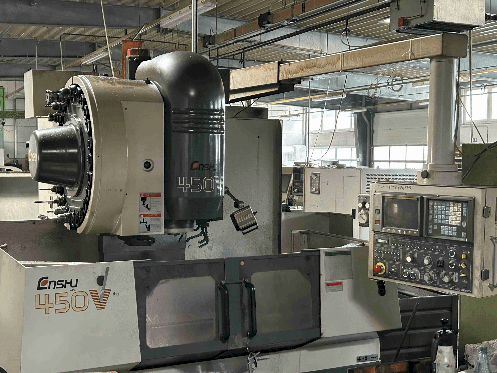Mašīnas Enshu 450 V  pretskats