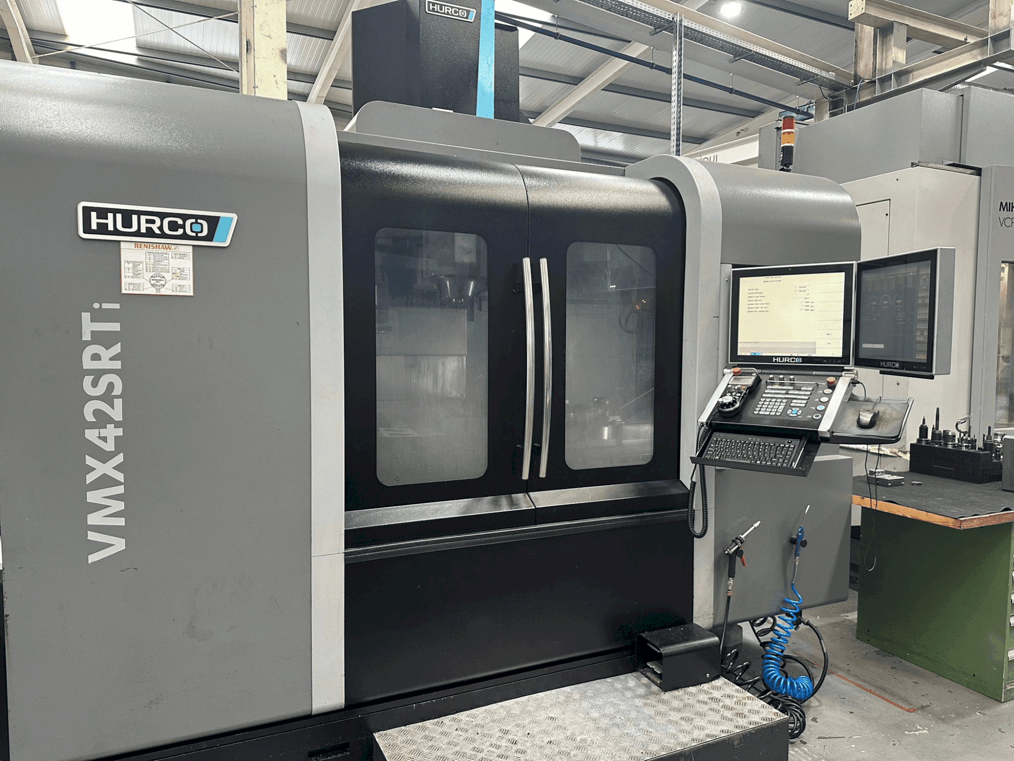 Mašīnas Hurco VMX 42 SRTi  pretskats