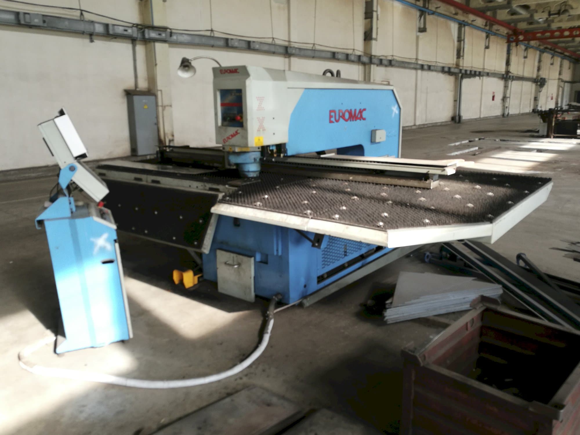 Mašīnas Euromac ZX 1250/30 skats  no labās puses