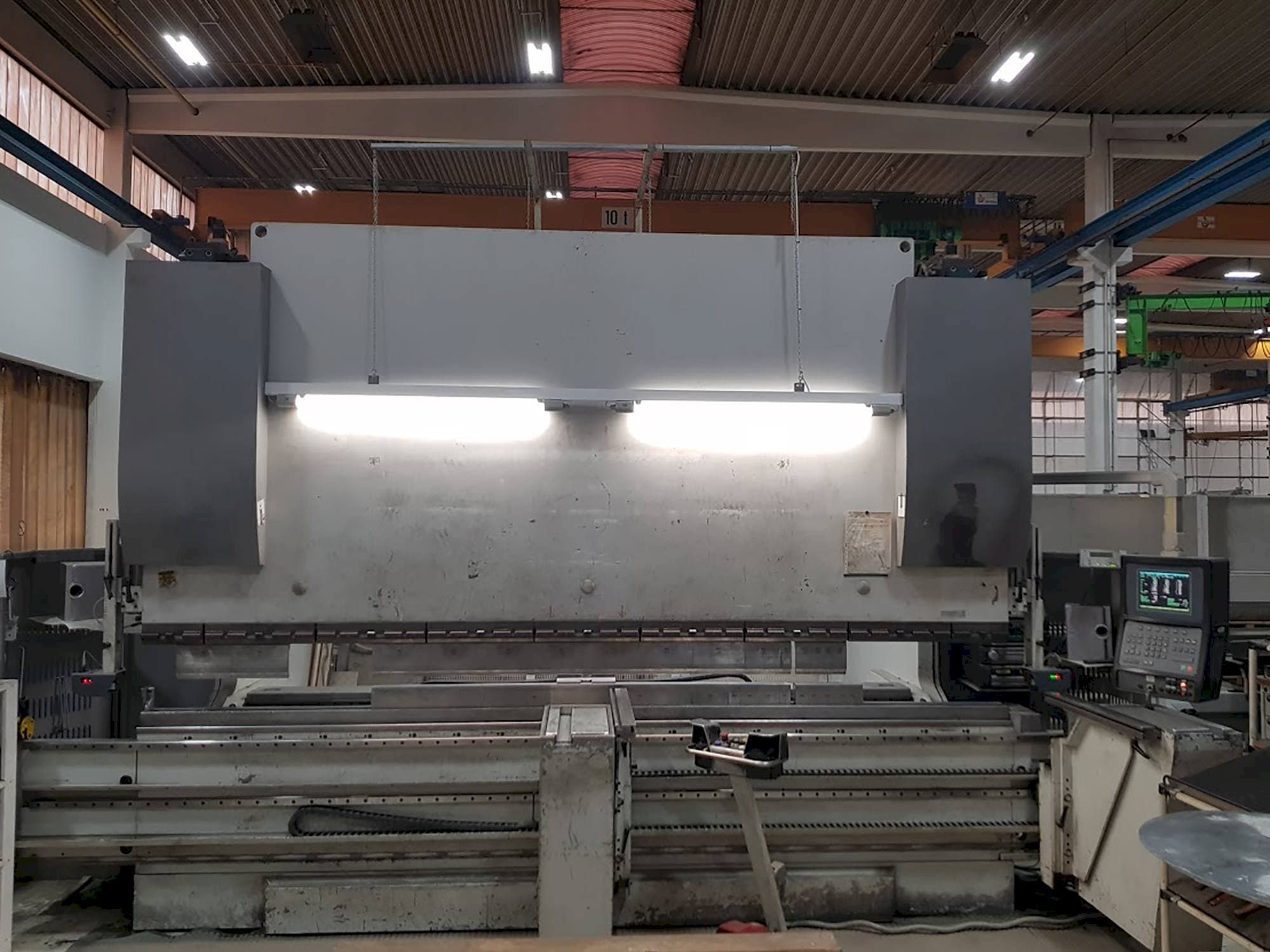 Mašīnas EHT Multipress 300-40 pretskats