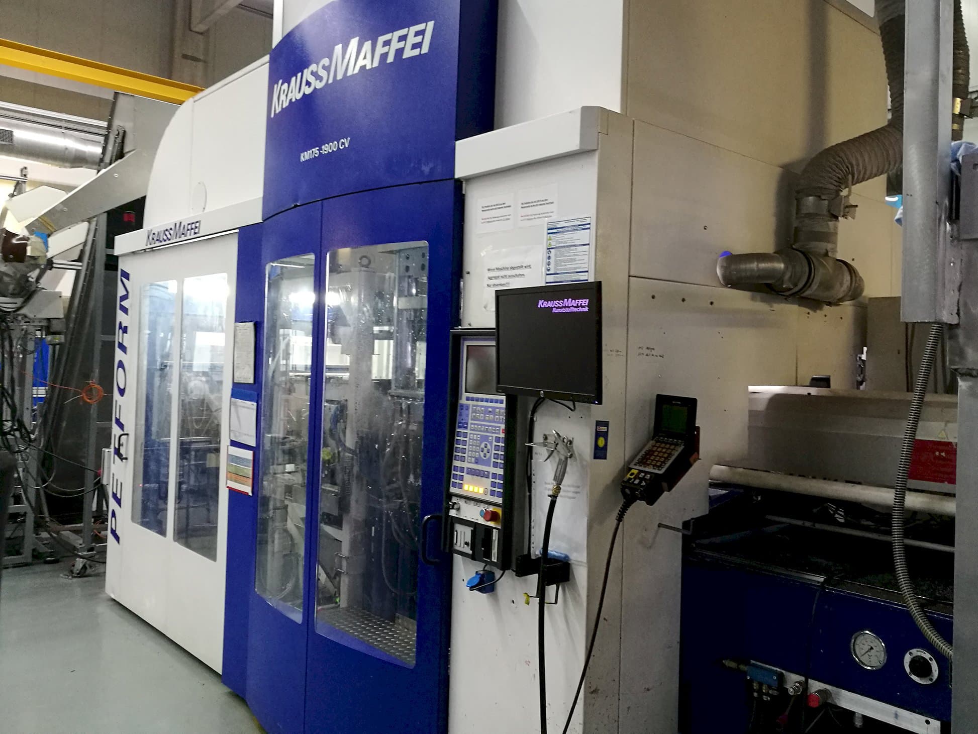 Mašīnas Krauss Maffei skats 175-1900 CV no labās puses