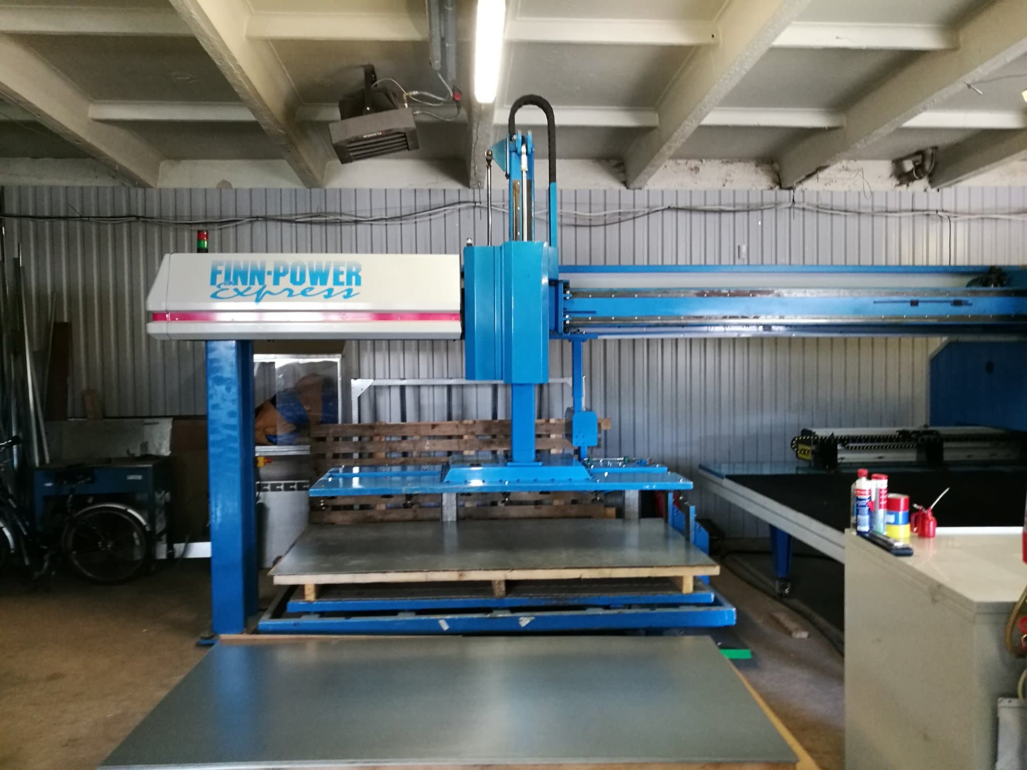 Mašīnas Finn-Power A5-20 SB  pretskats