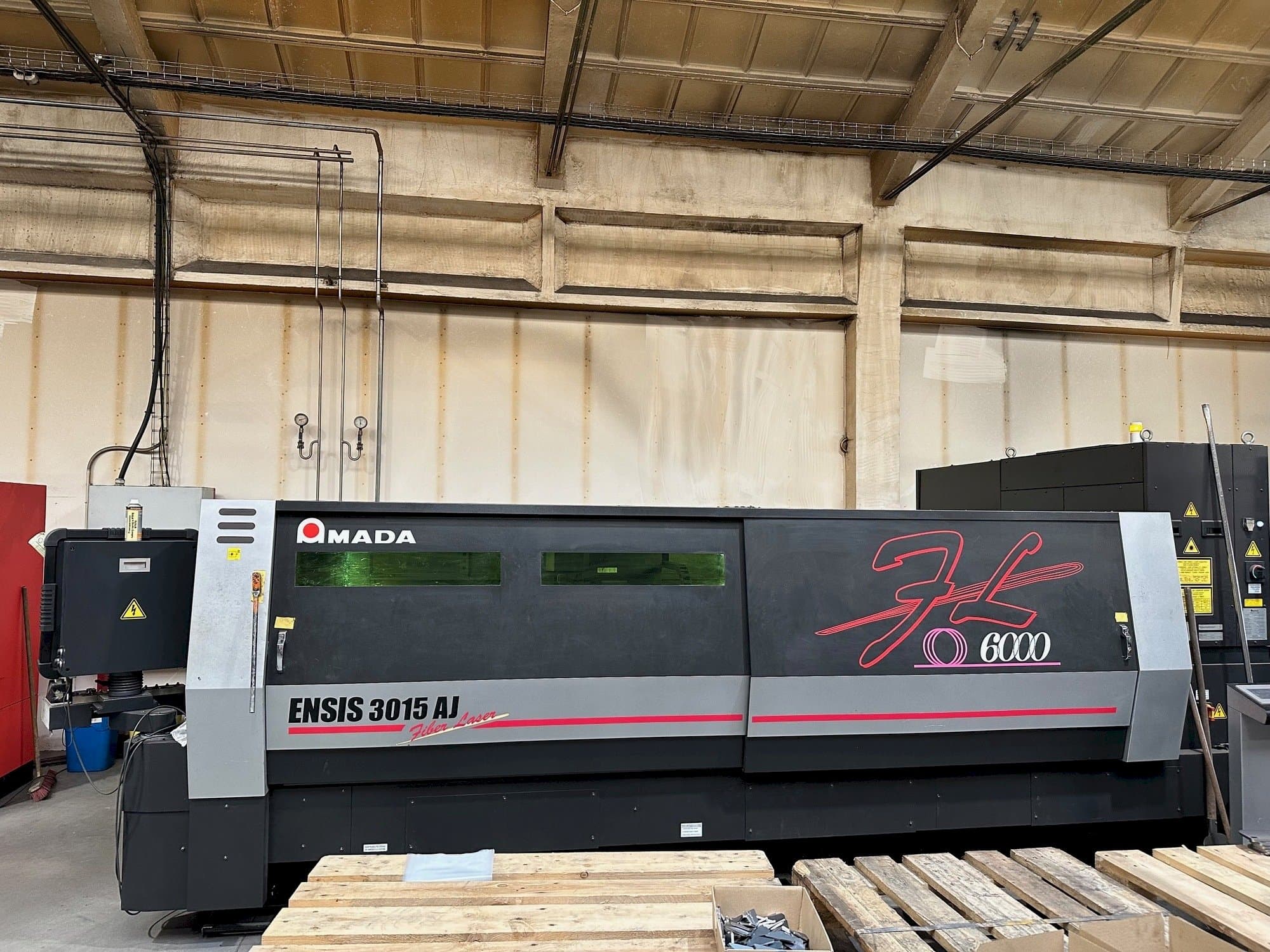 Mašīnas AMADA ENSIS-3015 AJ  pretskats