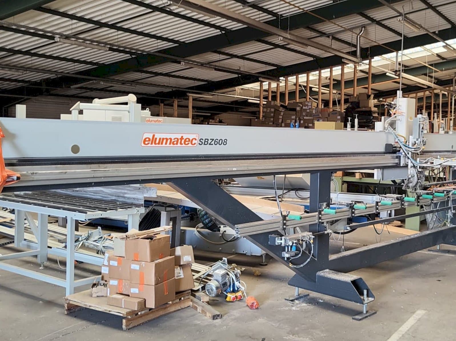 Mašīnas Elumatec SBZ 608  pretskats