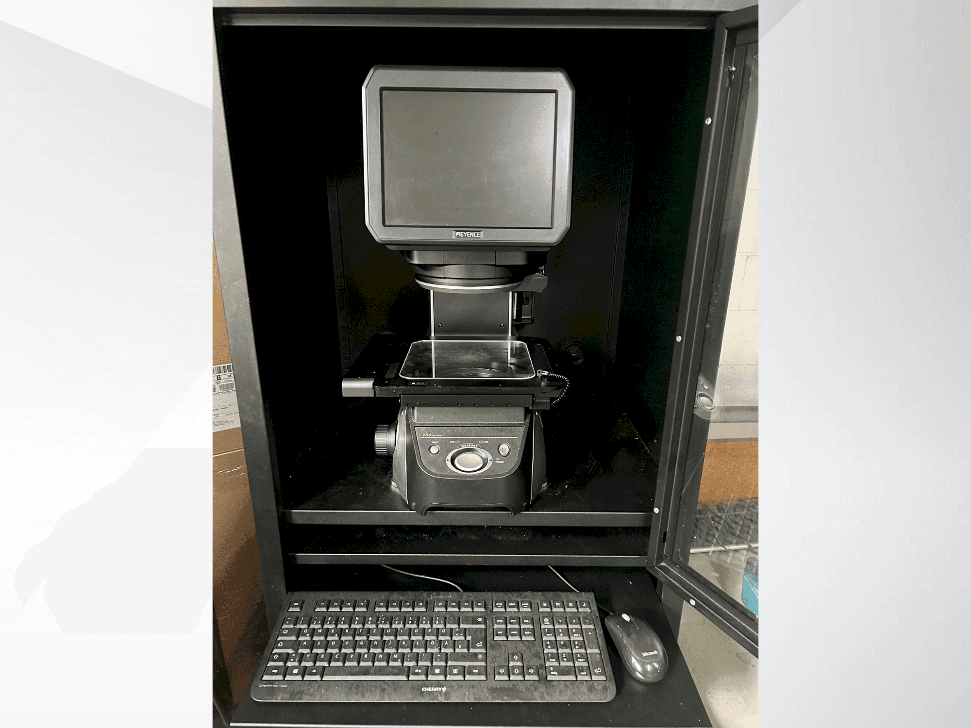 Mašīnas KEYENCE IM 7020  pretskats