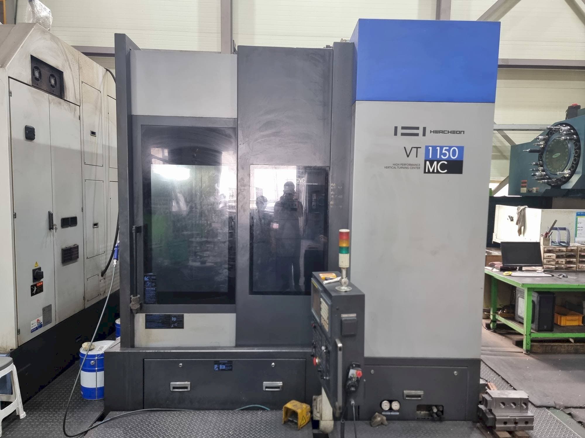 Mašīnas HWACHEON VT1150MC  pretskats