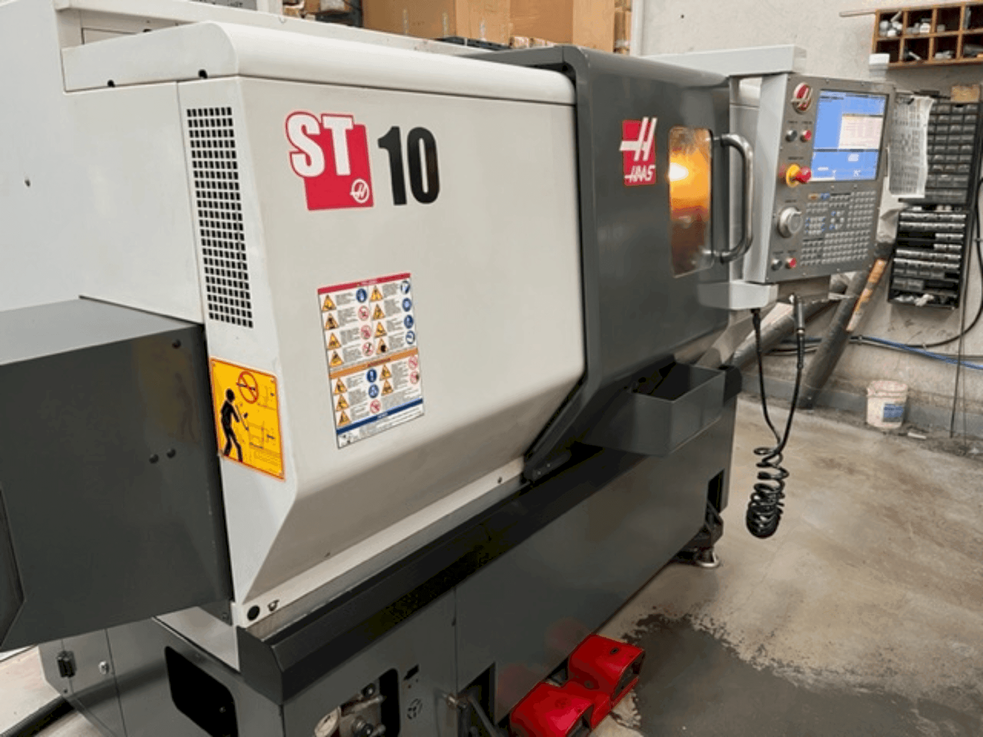 Mašīnas HAAS ST 10  pretskats