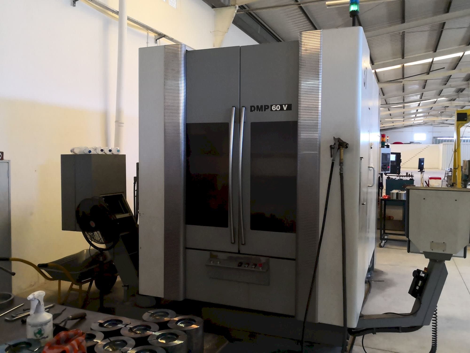 Mašīnas DECKEL MAHO DMP 60V  pretskats