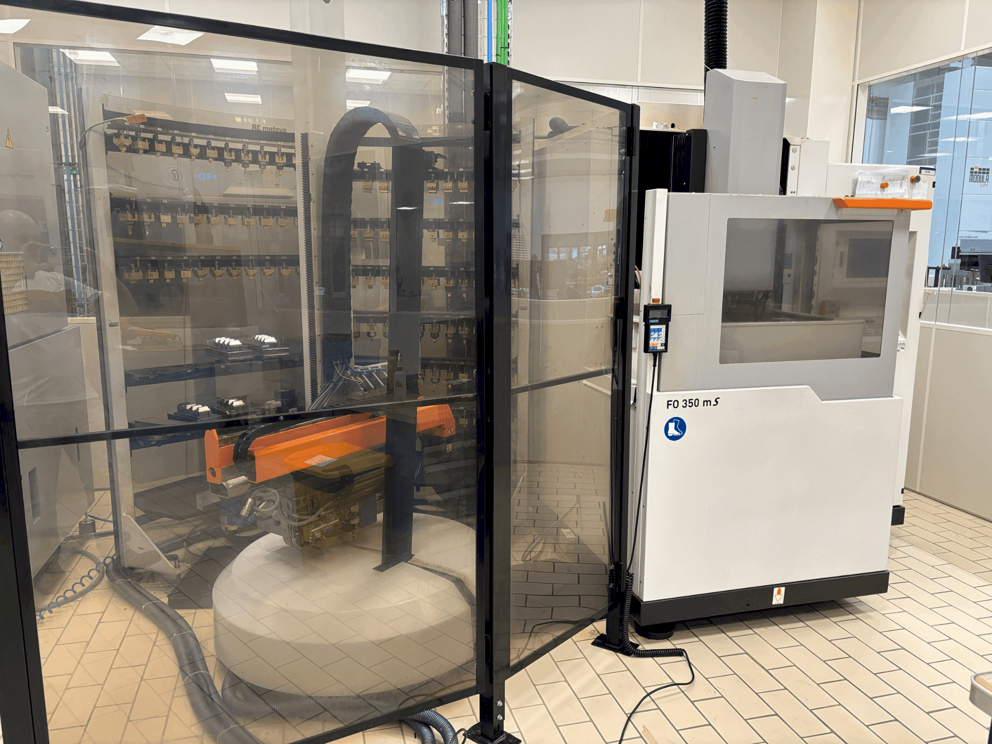 Mašīnas CHARMILLES ROBOFORM 350  pretskats