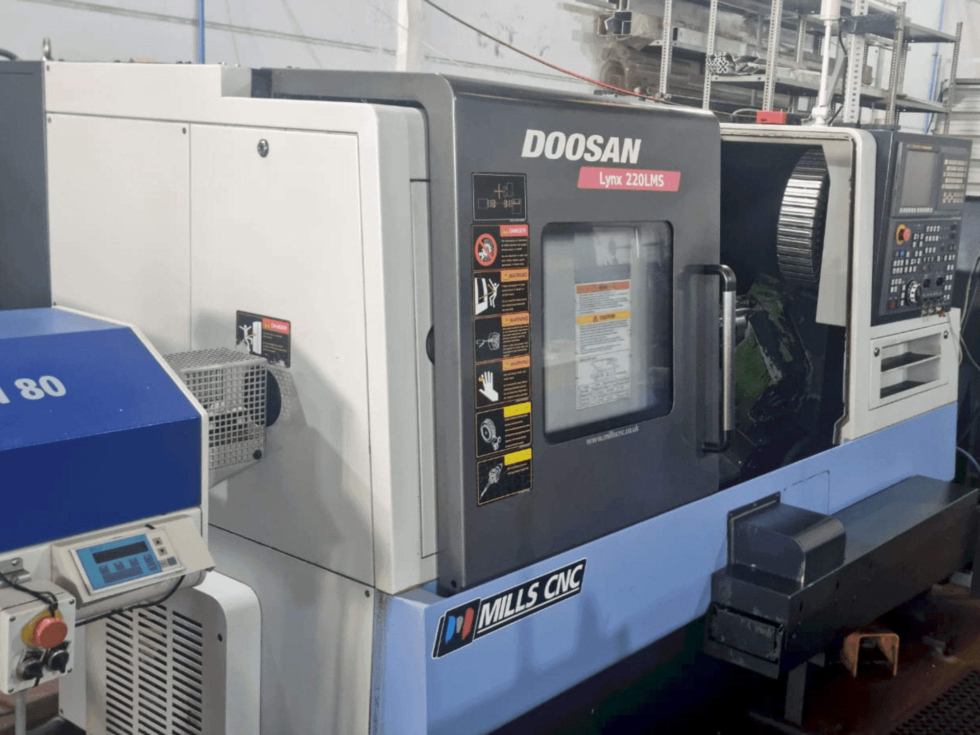 Mašīnas DOOSAN Lynx 220 LMSA  pretskats