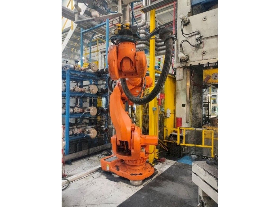 Mašīnas ABB IRC5 M2004  pretskats