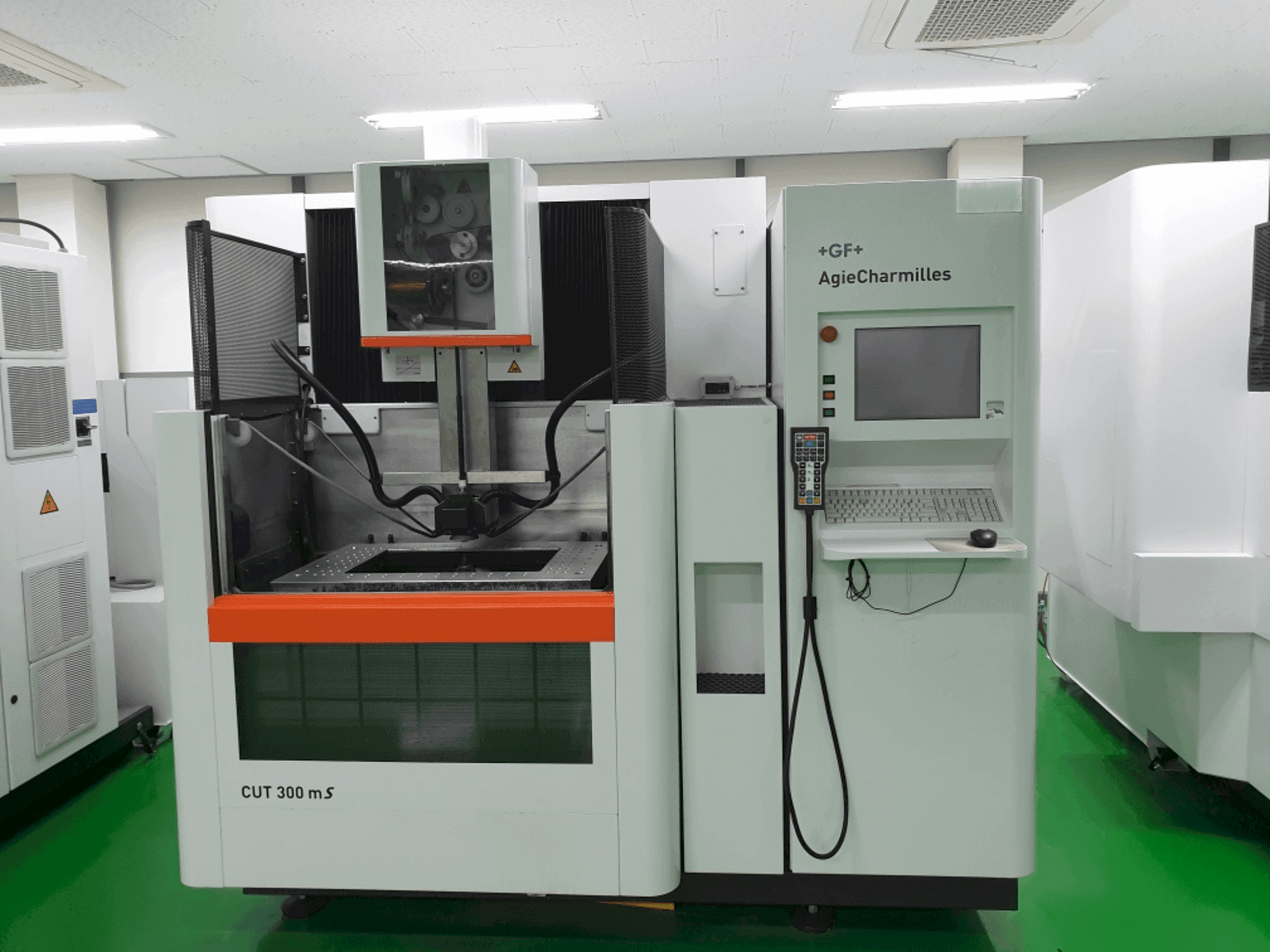 Mašīnas AgieCharmilles CUT 300MS  pretskats