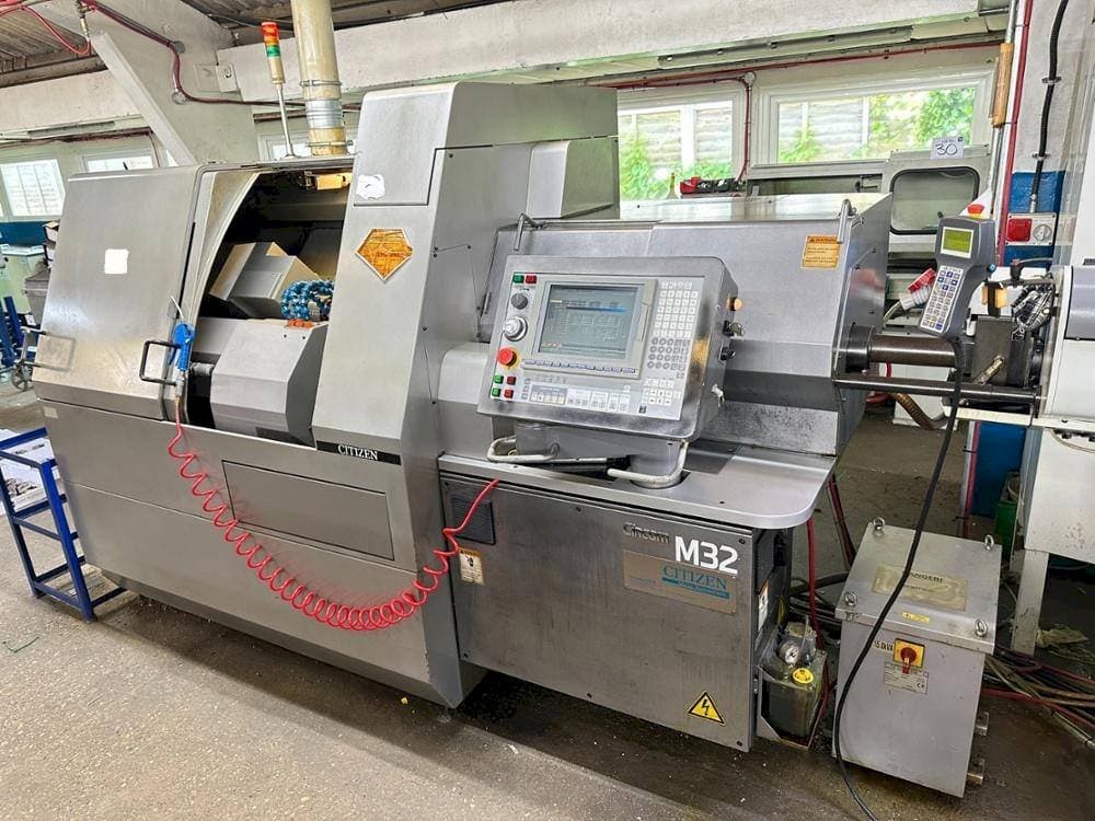 Mašīnas Citizen M32V  pretskats