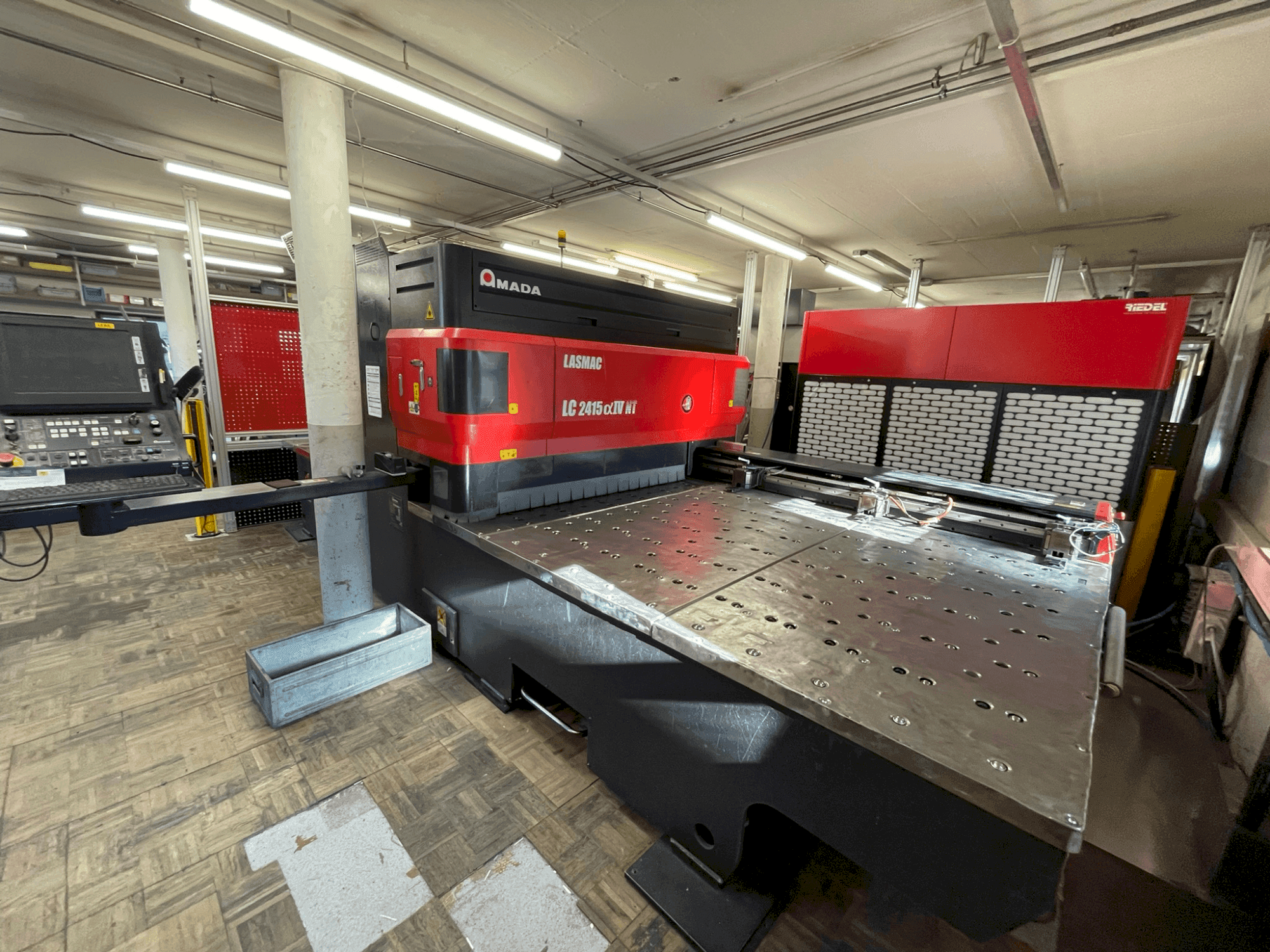 Mašīnas AMADA LC 2415 α-IV NT  pretskats