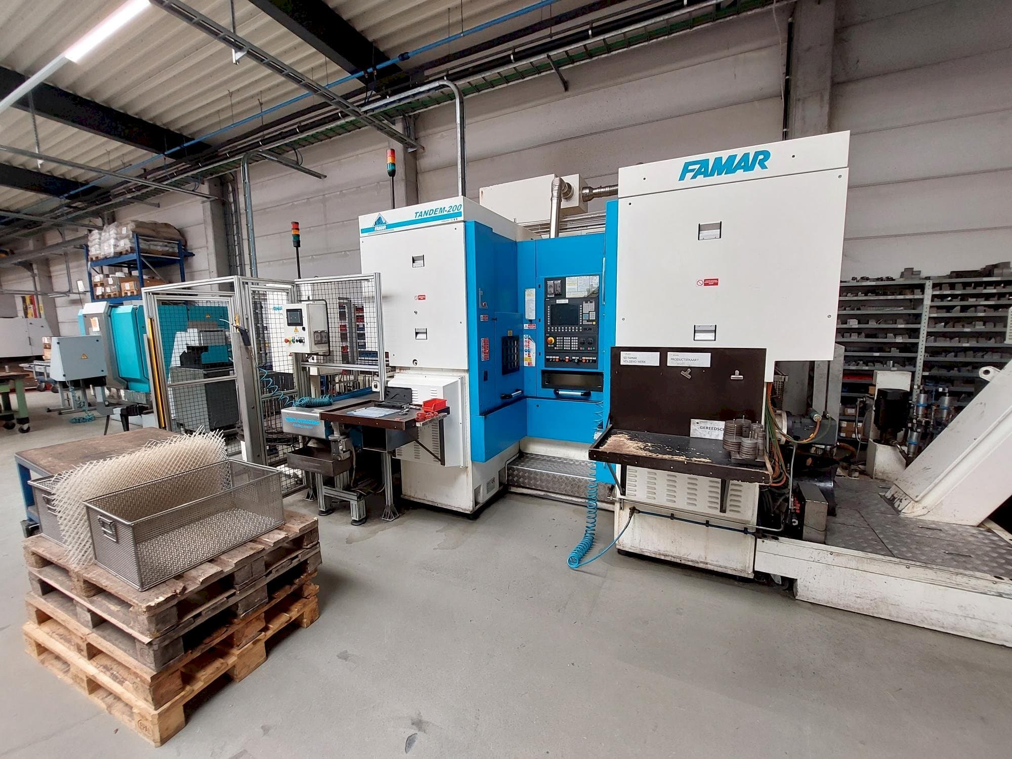 Mašīnas Famar Tandem 200  pretskats