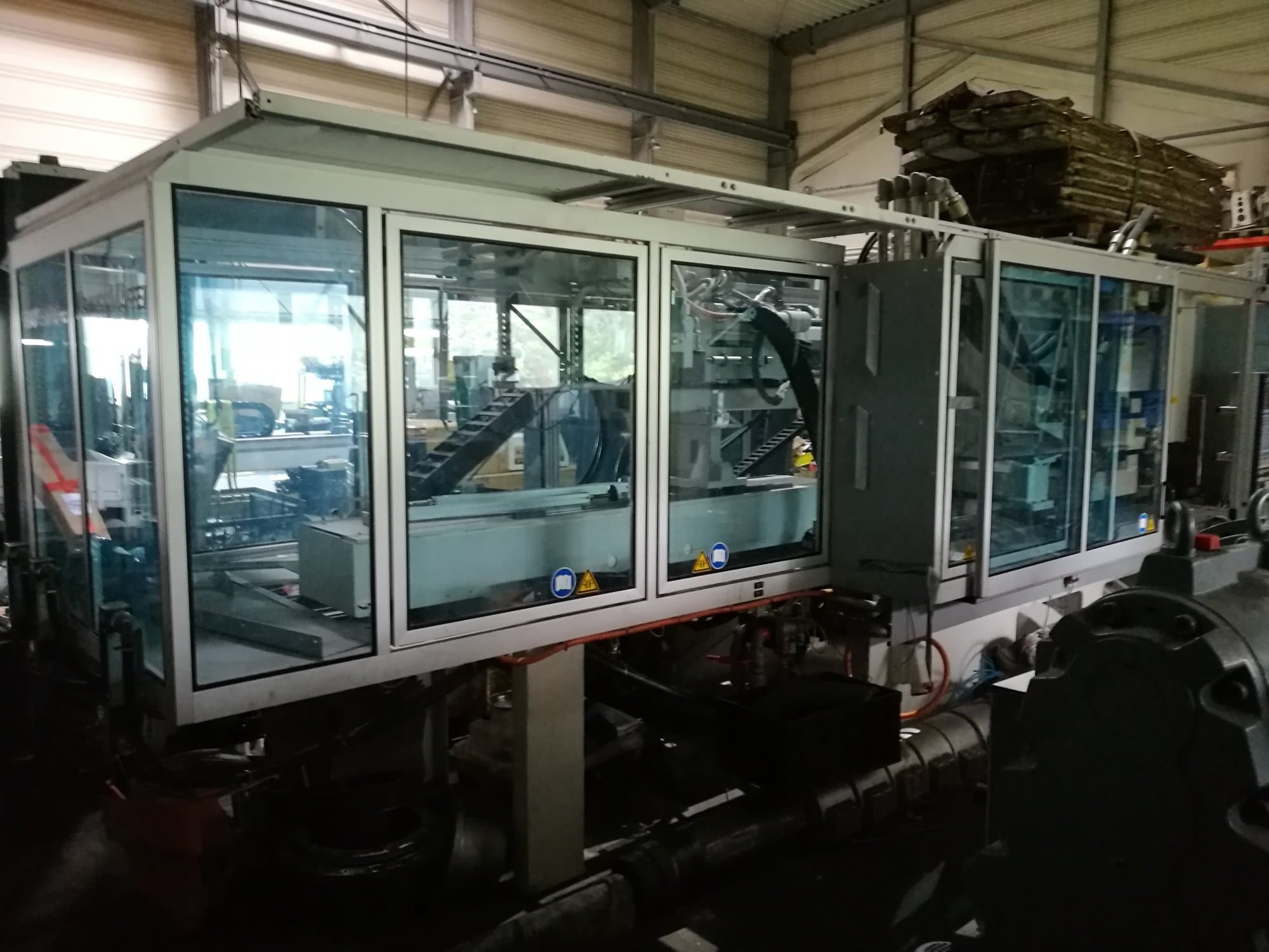 Mašīnas Krauss Maffei 280-700-700 C3 Twin  pretskats