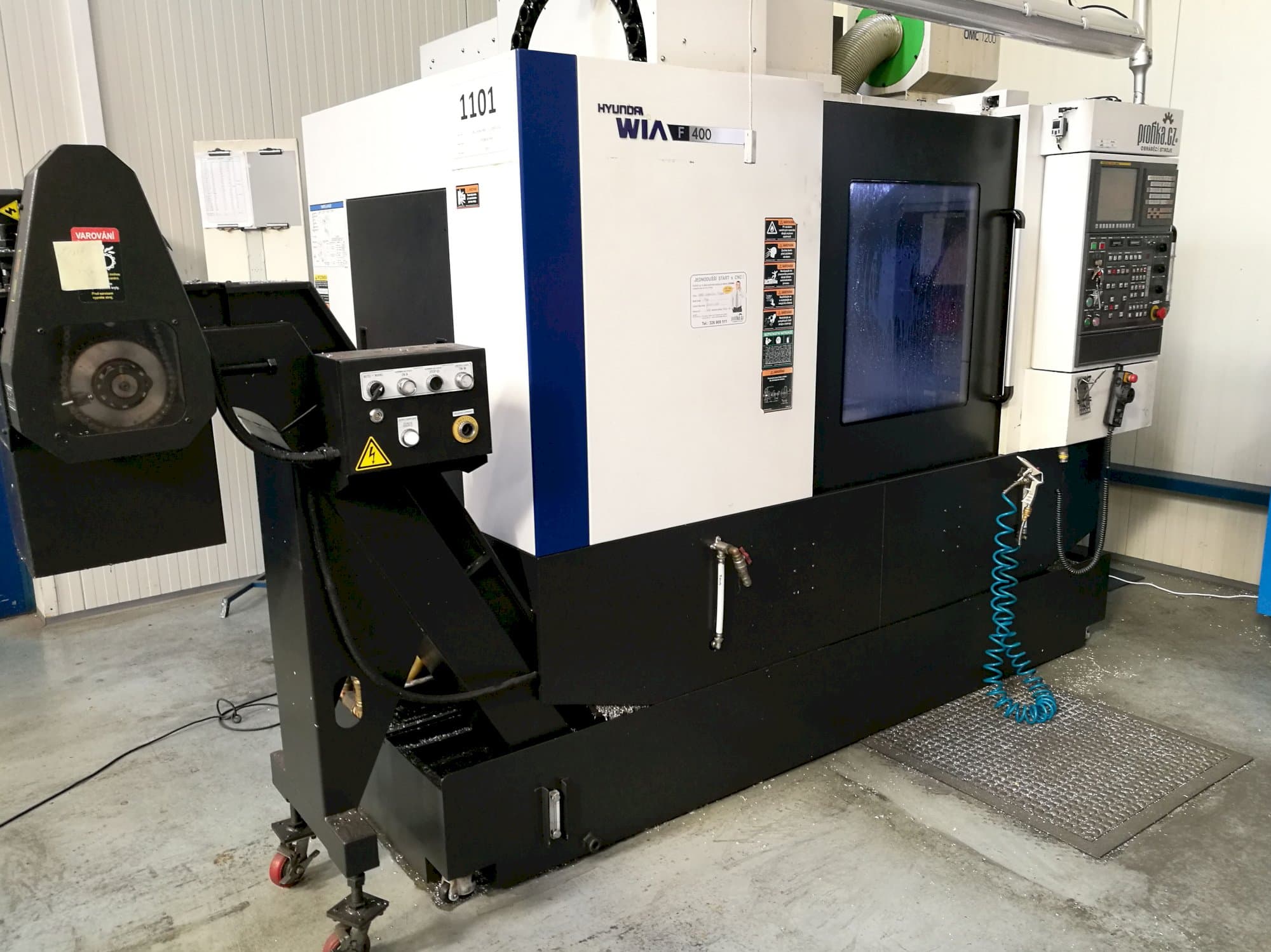 Mašīnas Hyundai Wia F400 skats  no kreisās puses