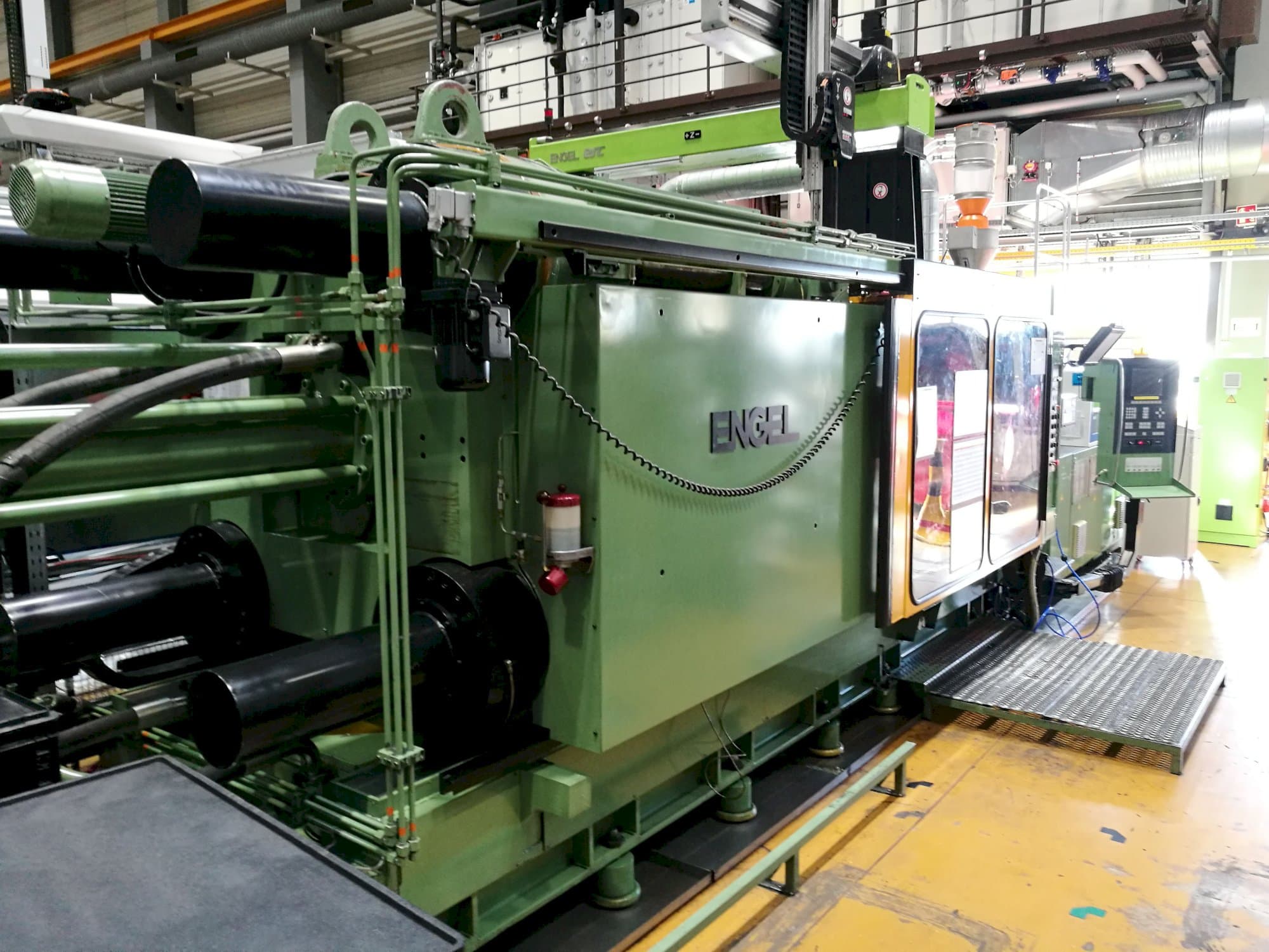 Mašīnas ENGEL ES 4400/800 skats  no labās puses