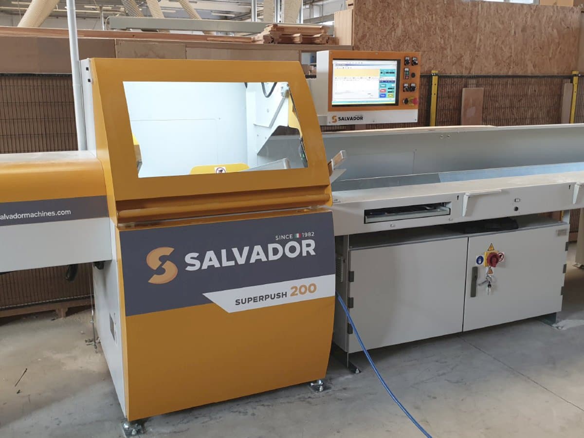 Mašīnas SALVADOR Superpush 200  pretskats