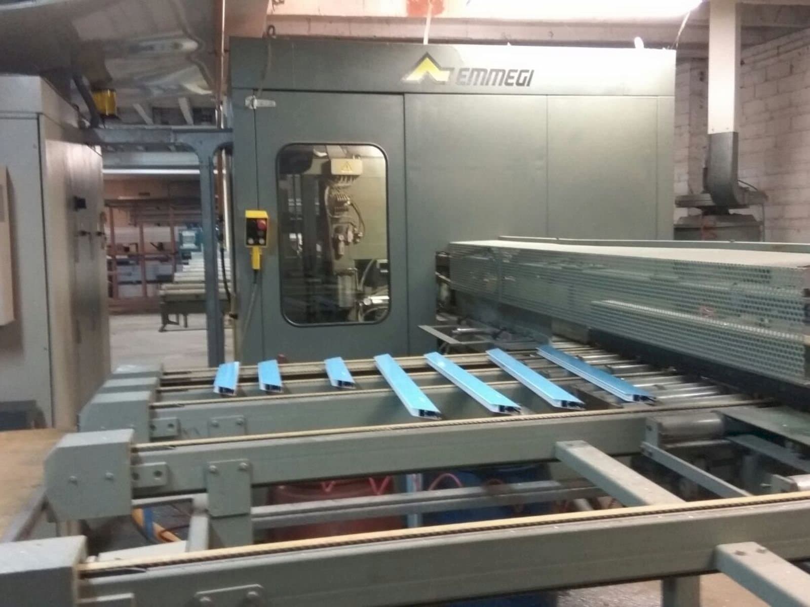 Mašīnas Emmegi Quadra  pretskats