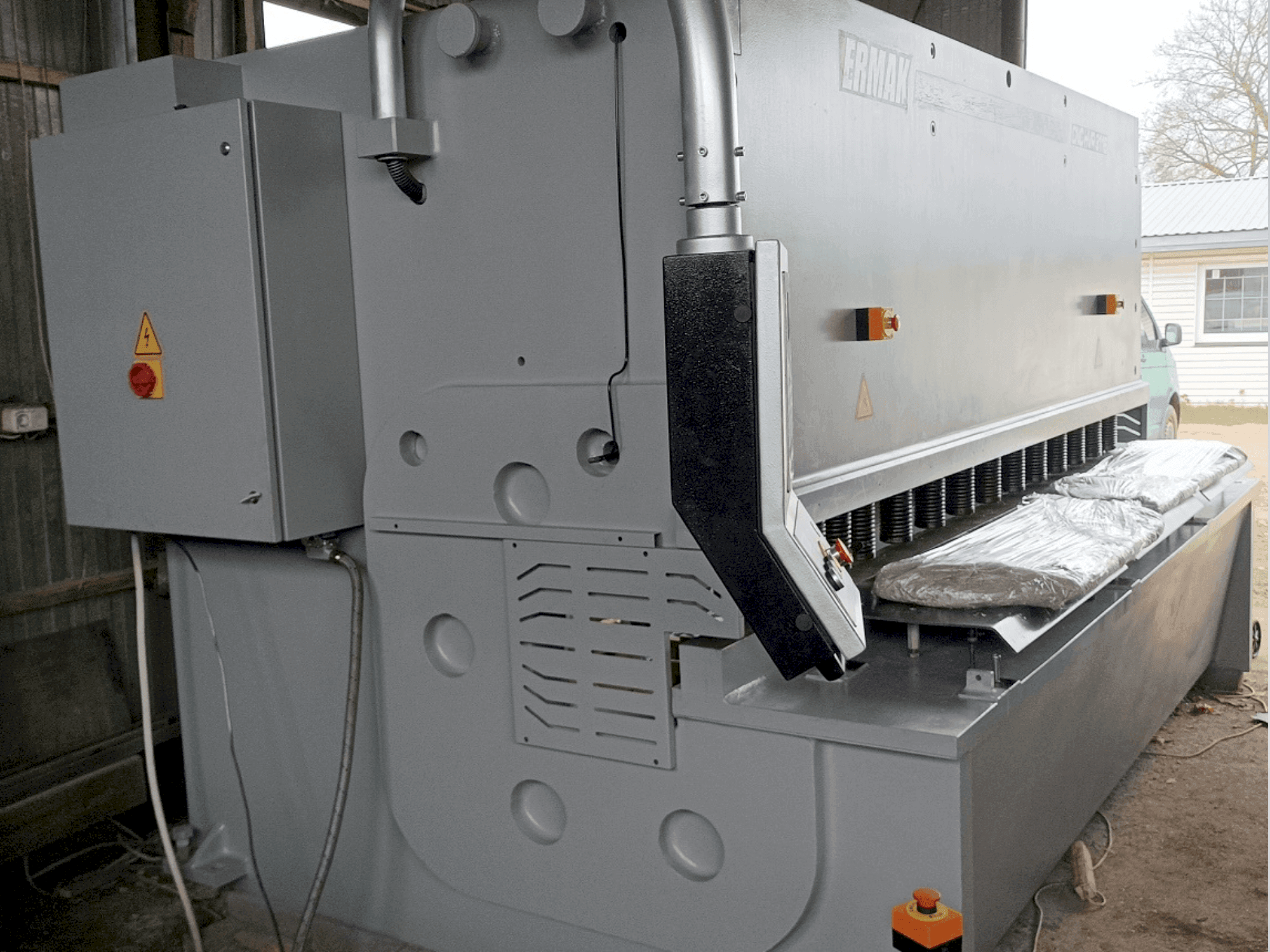 Mašīnas ERMAKSAN HVR 3100-16  pretskats