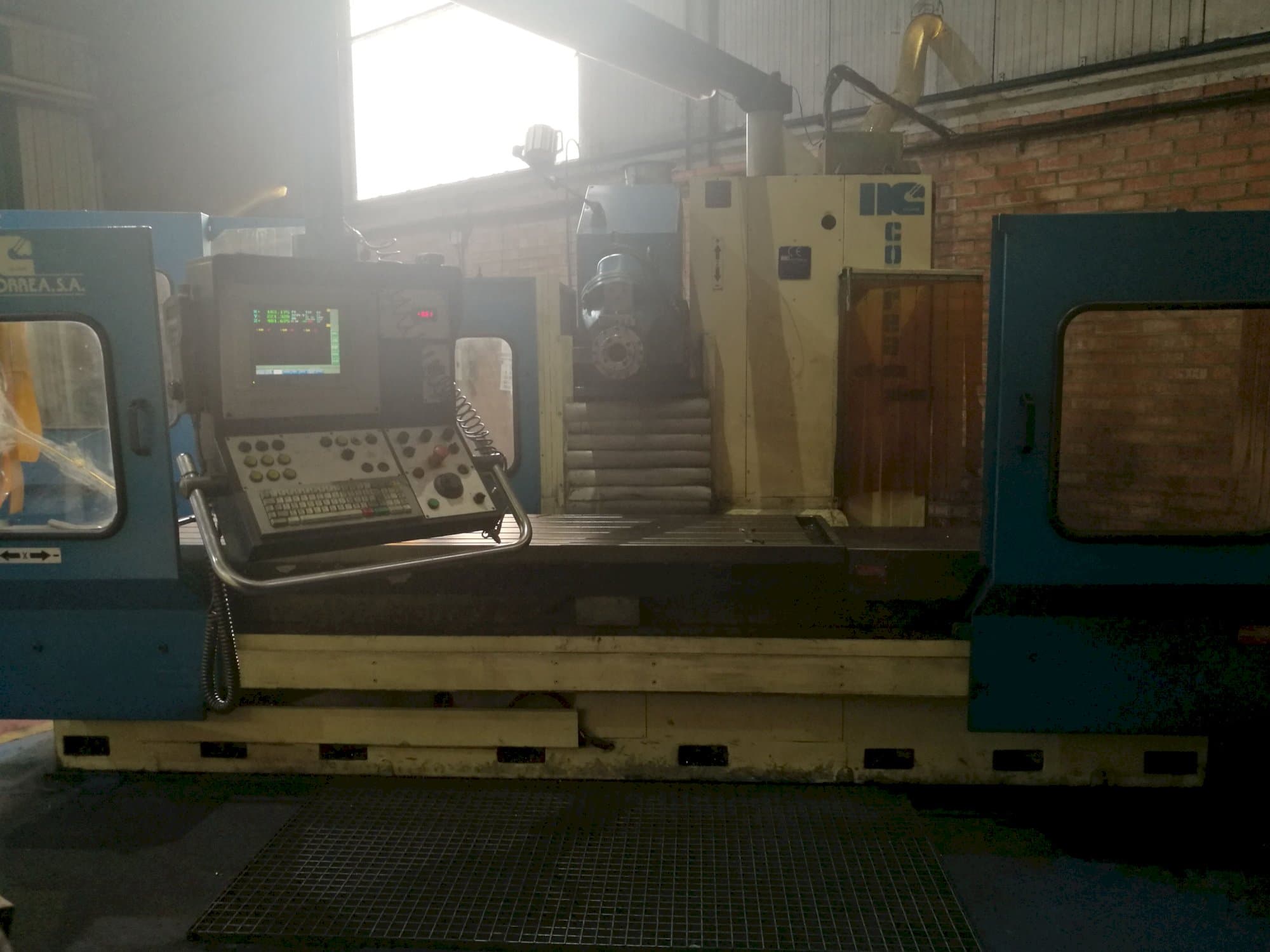 Mašīnas Correa CF 22/25  pretskats